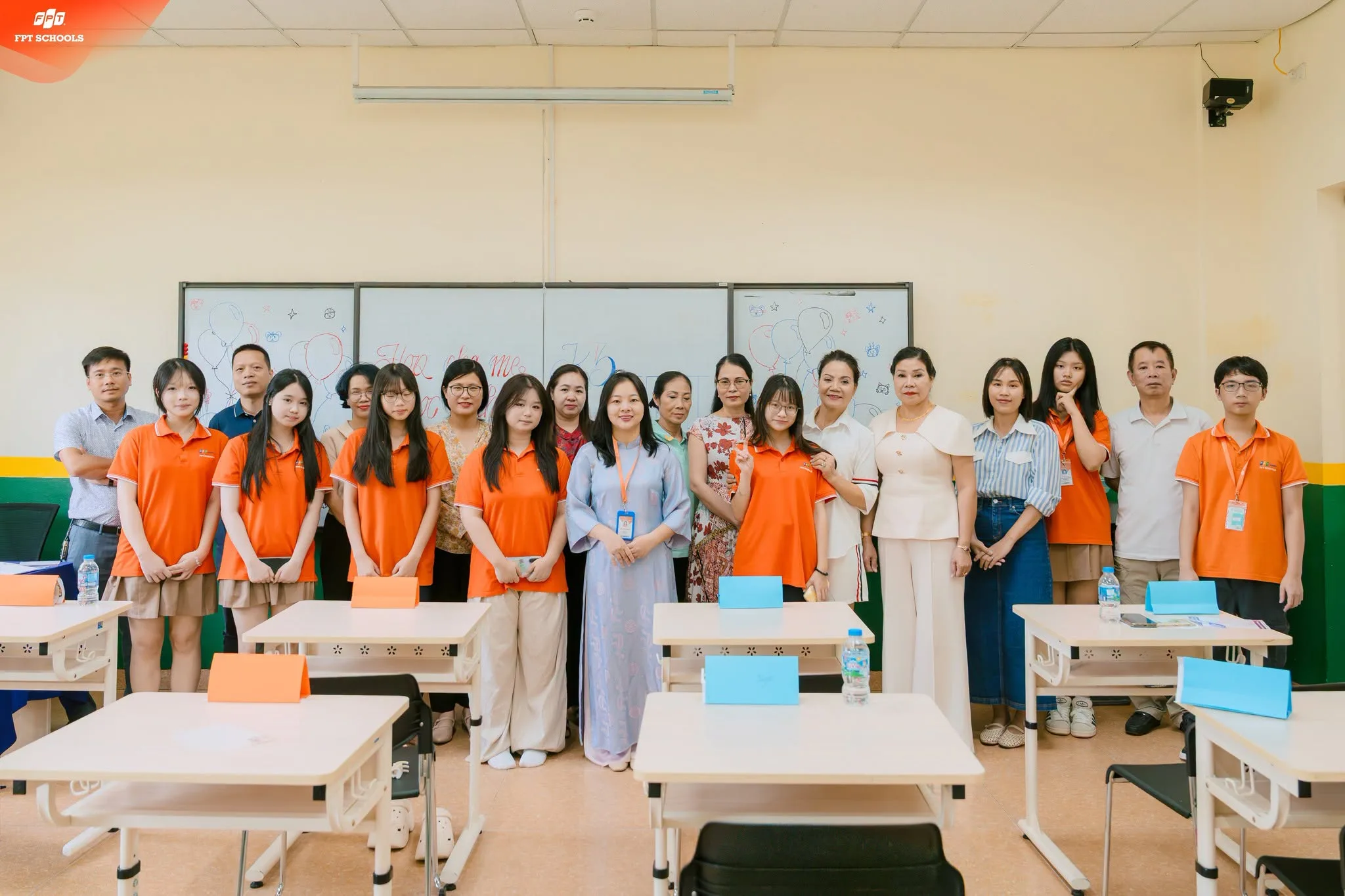 Những trao đổi đầu năm giúp gia đình và giáo viên thống nhất cách hỗ trợ học sinh khối 10 thích nghi với môi trường mới.