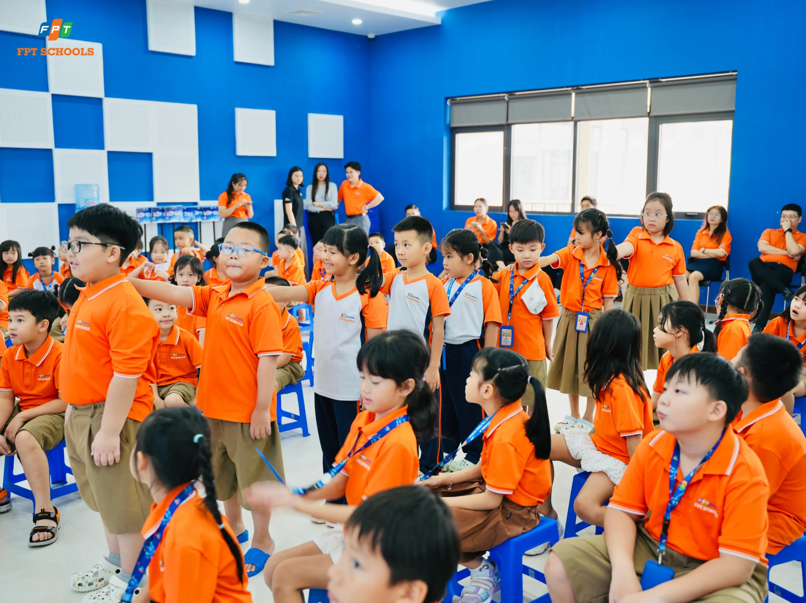 Học sinh FPT School Millennia sinh hoạt dưới cờ