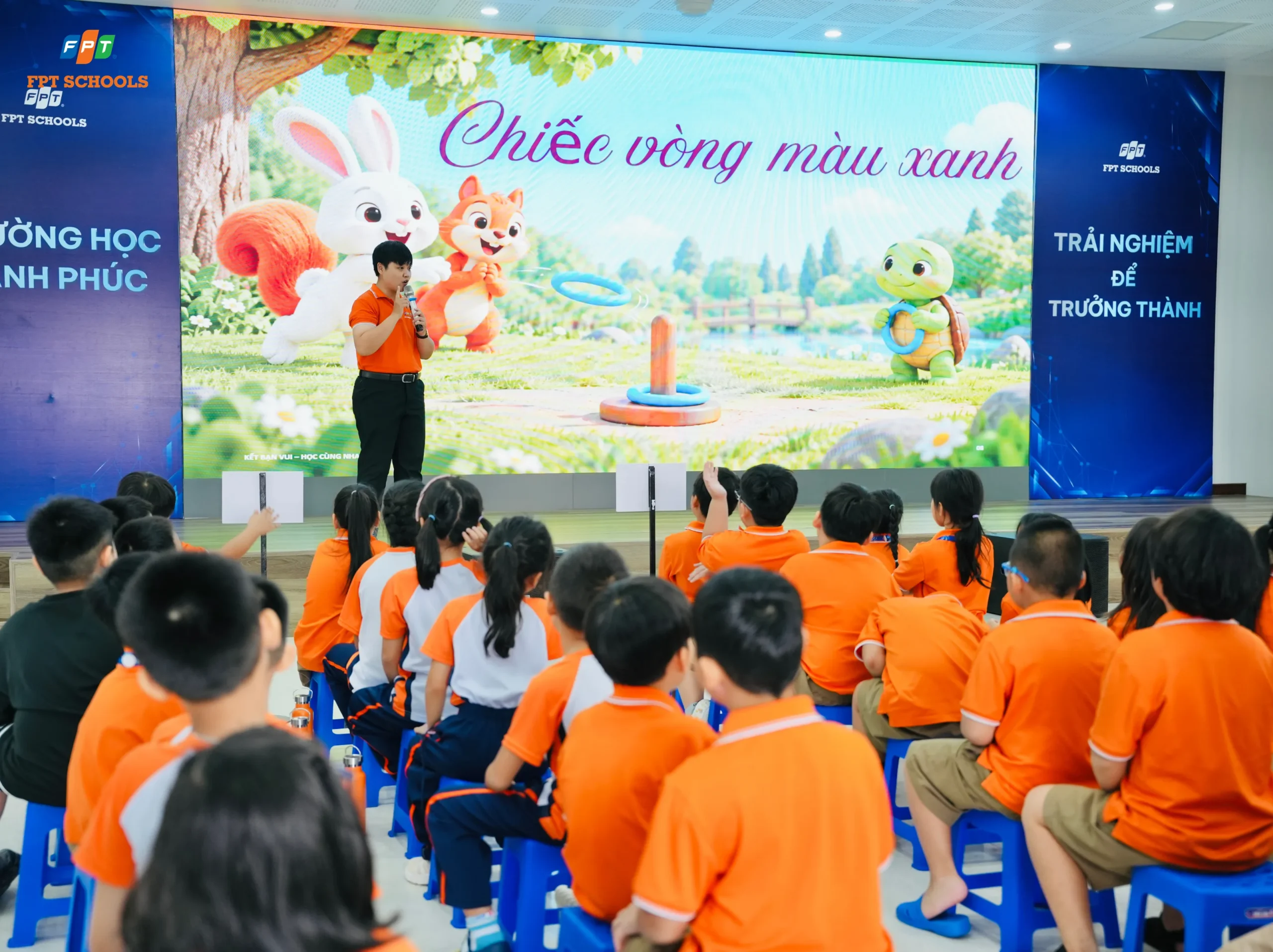 Học sinh FPT School Millennia sinh hoạt dưới cờ