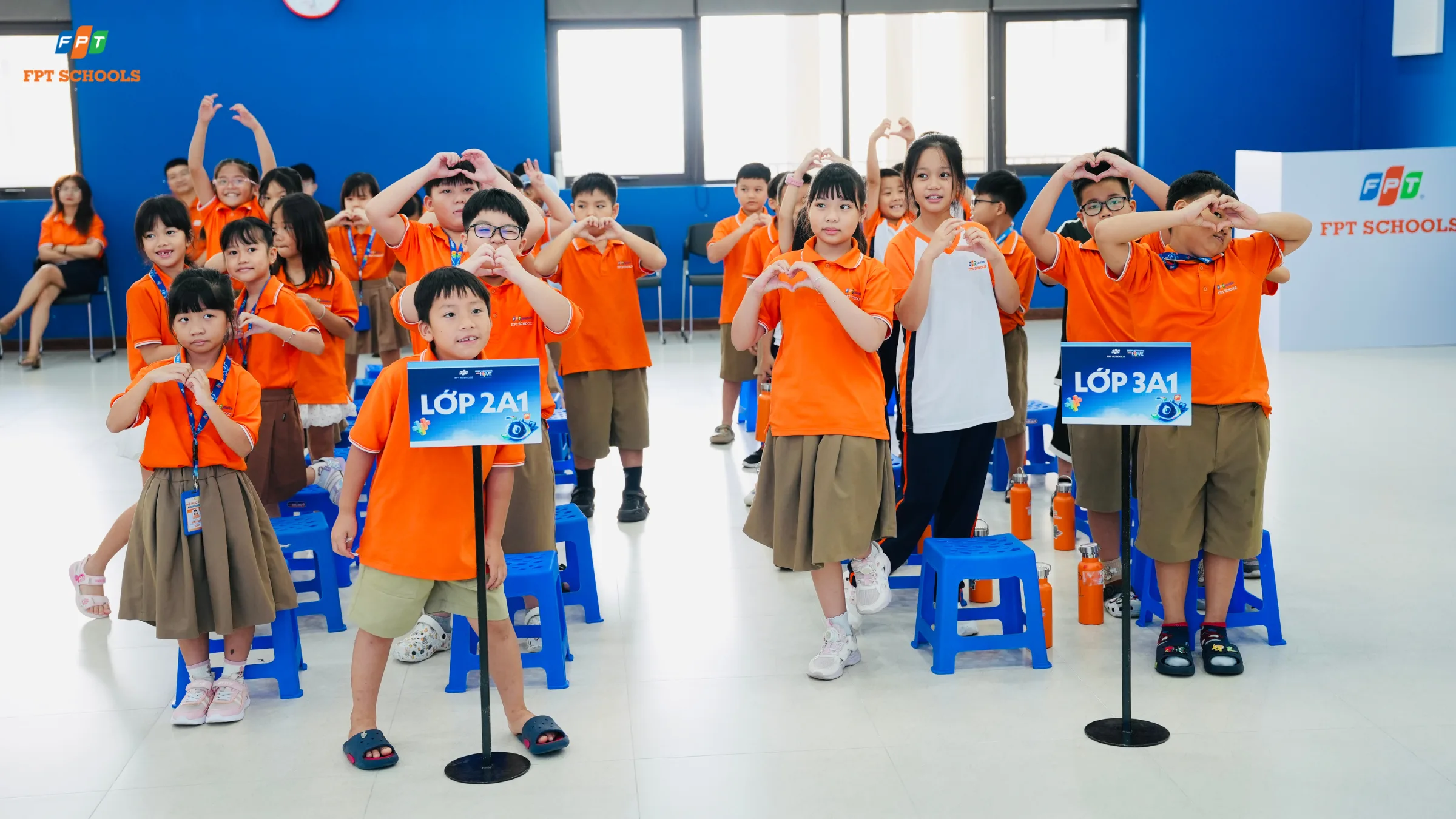 Học sinh FPT School Millennia sinh hoạt dưới cờ