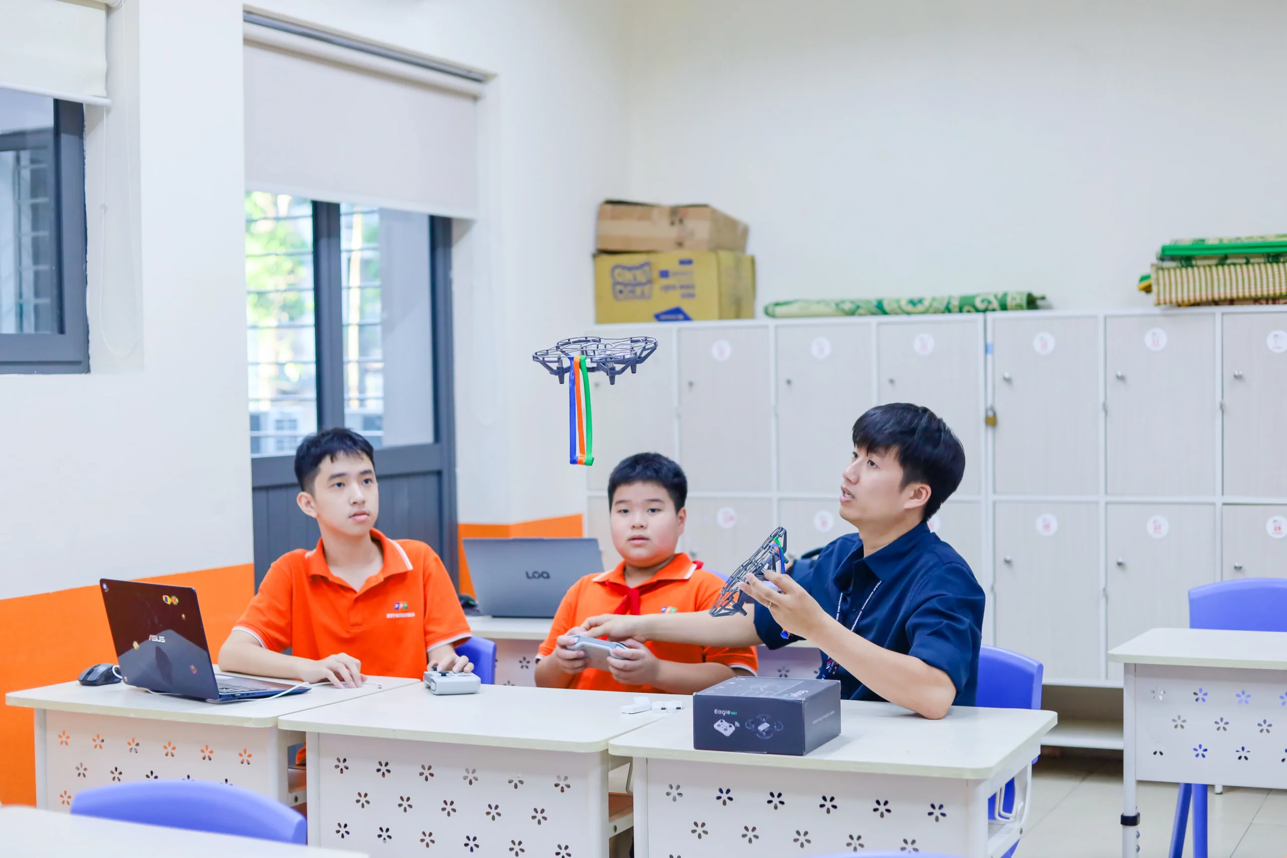 Drone cất cánh trong lớp học FPT Schools: Lộ trình bài bản từ năm học 2026–2027 - FPT Education Drone cất cánh trong lớp học FPT Schools: Lộ trình bài bản từ năm học 2026–2027 | FPT Schools