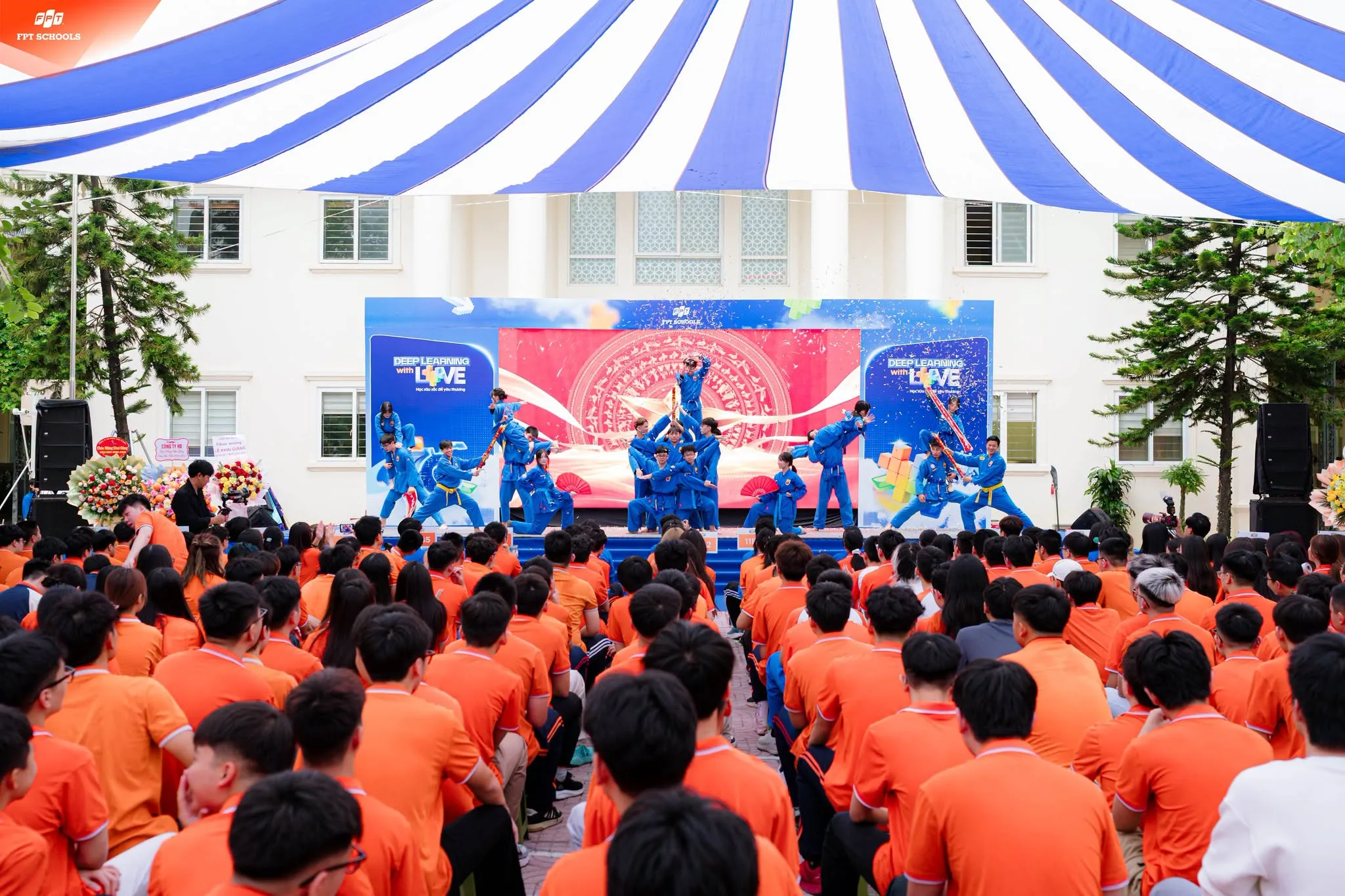  TAHANO CLUB SHOWCASE mang đến những màn trình diễn giàu cá tính của các câu lạc bộ học sinh.
