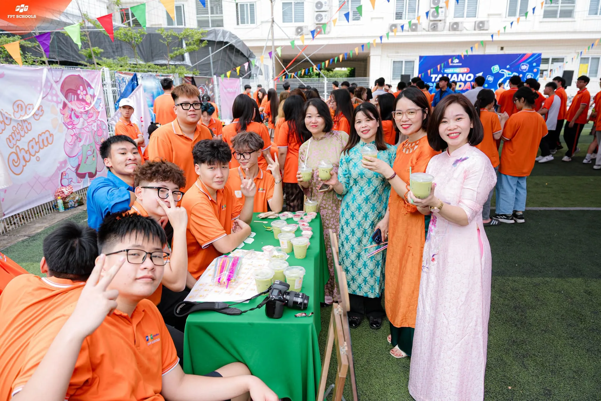 Các gian hàng tại TAHANO CLUB DAY giúp học sinh khám phá nhiều lĩnh vực và tìm kiếm câu lạc bộ phù hợp với sở thích.