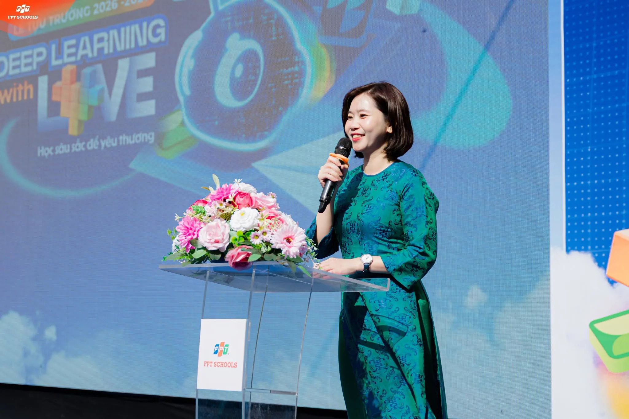 Cô hiệu trưởng Nguyễn Thị Thu Hiền phát biểu tại Lễ Tựu trường 2026 – 2027