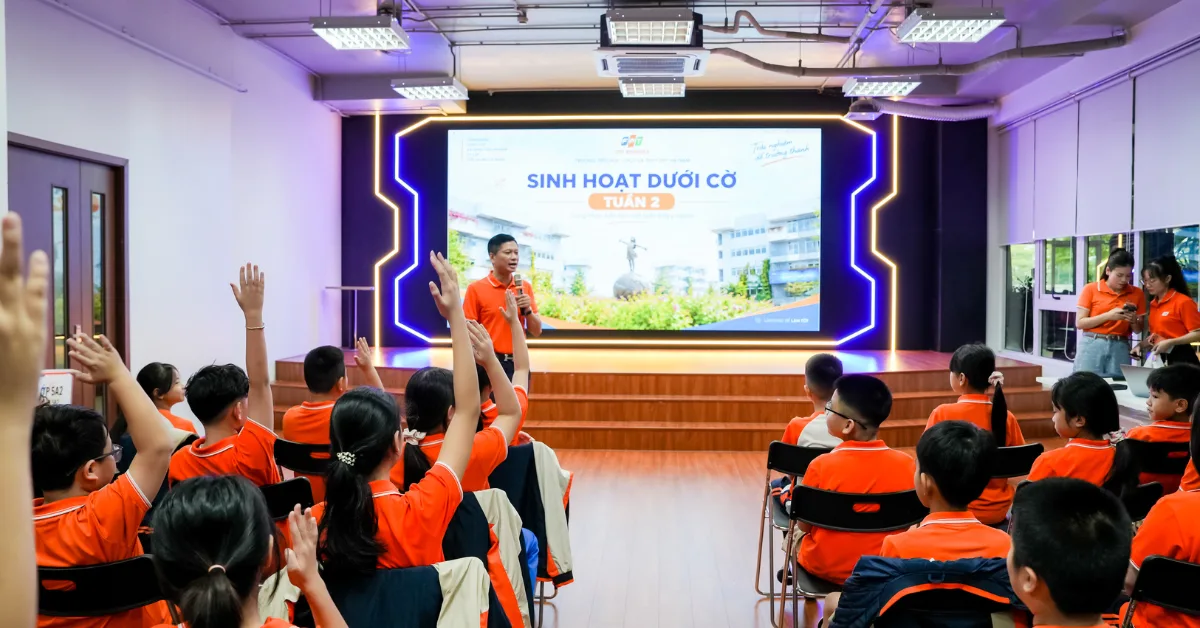 Học sinh FPT School Hà Nam khởi động tuần mới đầy năng lượng tại buổi sinh hoạt đầu tuần năm học 2026-2027 | FPT Schools
