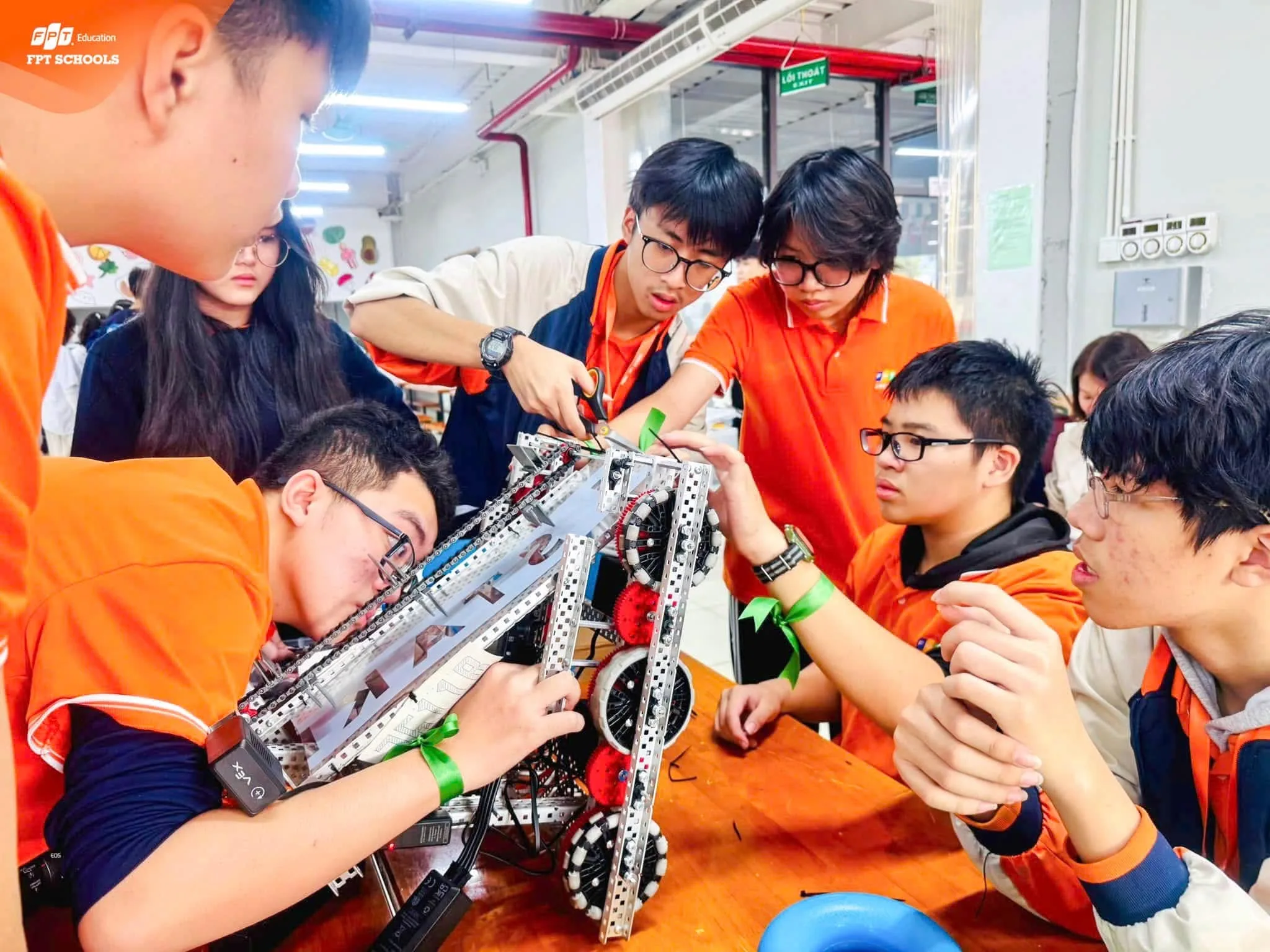 Học sinh FSchool Tây Hà Nội ghi dấu ấn tại Cuộc thi Tài năng Tin học trẻ Quốc tế | FPT Schools