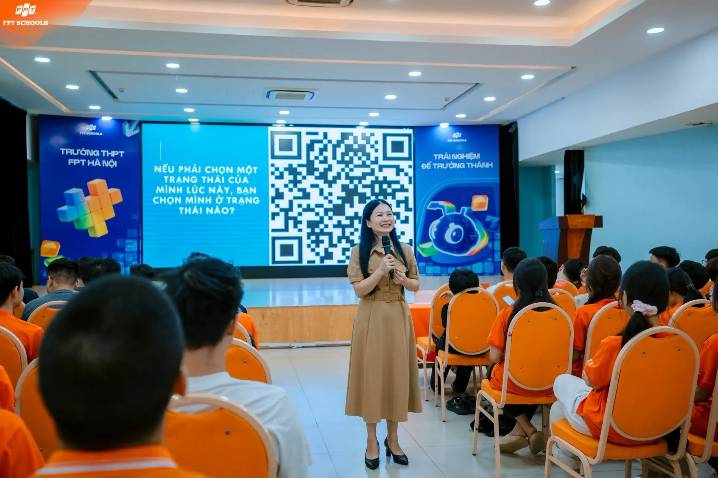 TALKSHOW “CHUYỆN CHÚNG MÌNH”: CÙNG FSCHOOLERS KHÓA 14 GIẢI MÃ CẢM XÚC TUỔI VỊ THÀNH NIÊN | FPT Schools