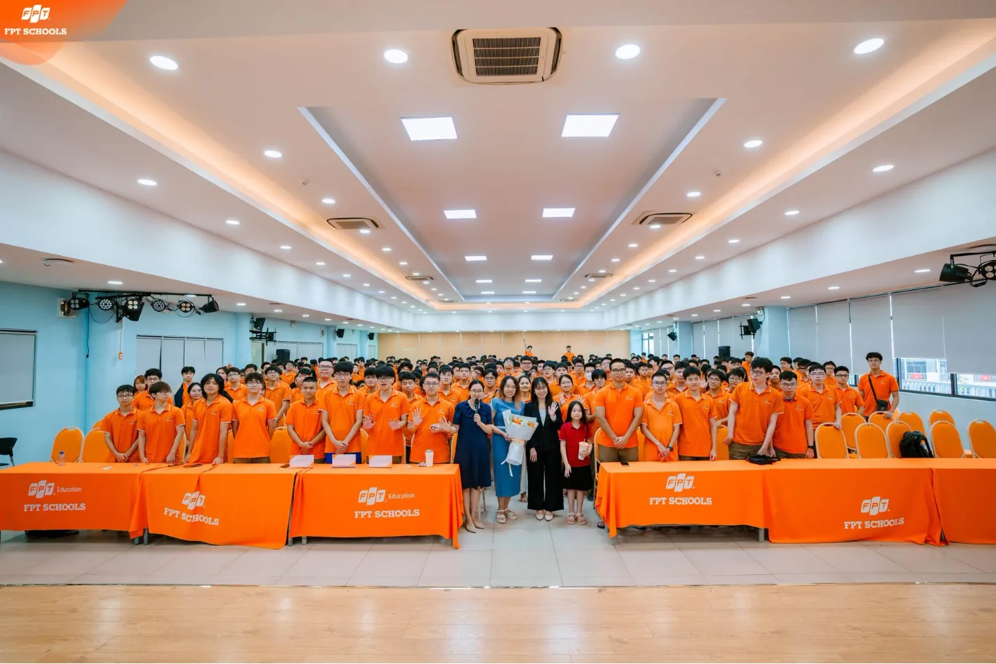 FSCHOOLERS KHỐI 12 HỌC CÁCH THỂ HIỆN BẢN THÂN TẠI HỘI THẢO “LÀM CHỦ CẢM XÚC, LÀM CHỦ SÂN KHẤU” | FPT Schools