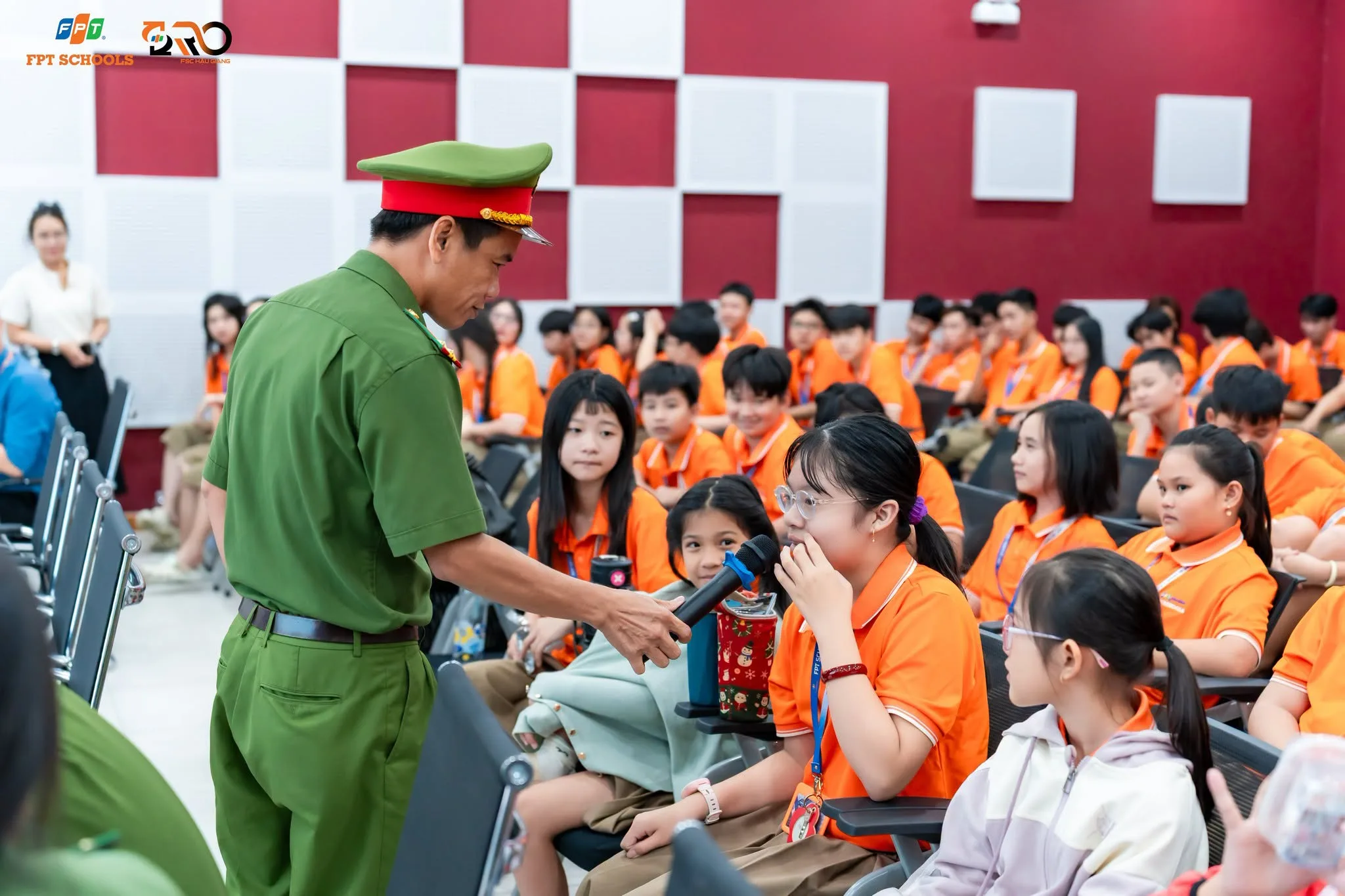 Học sinh bao nhiêu tuổi thì được đi xe điện? Những lưu ý mà cha mẹ nên biết - FPT Education Học sinh bao nhiêu tuổi thì được đi xe điện? Những lưu ý mà cha mẹ nên biết | FPT Schools