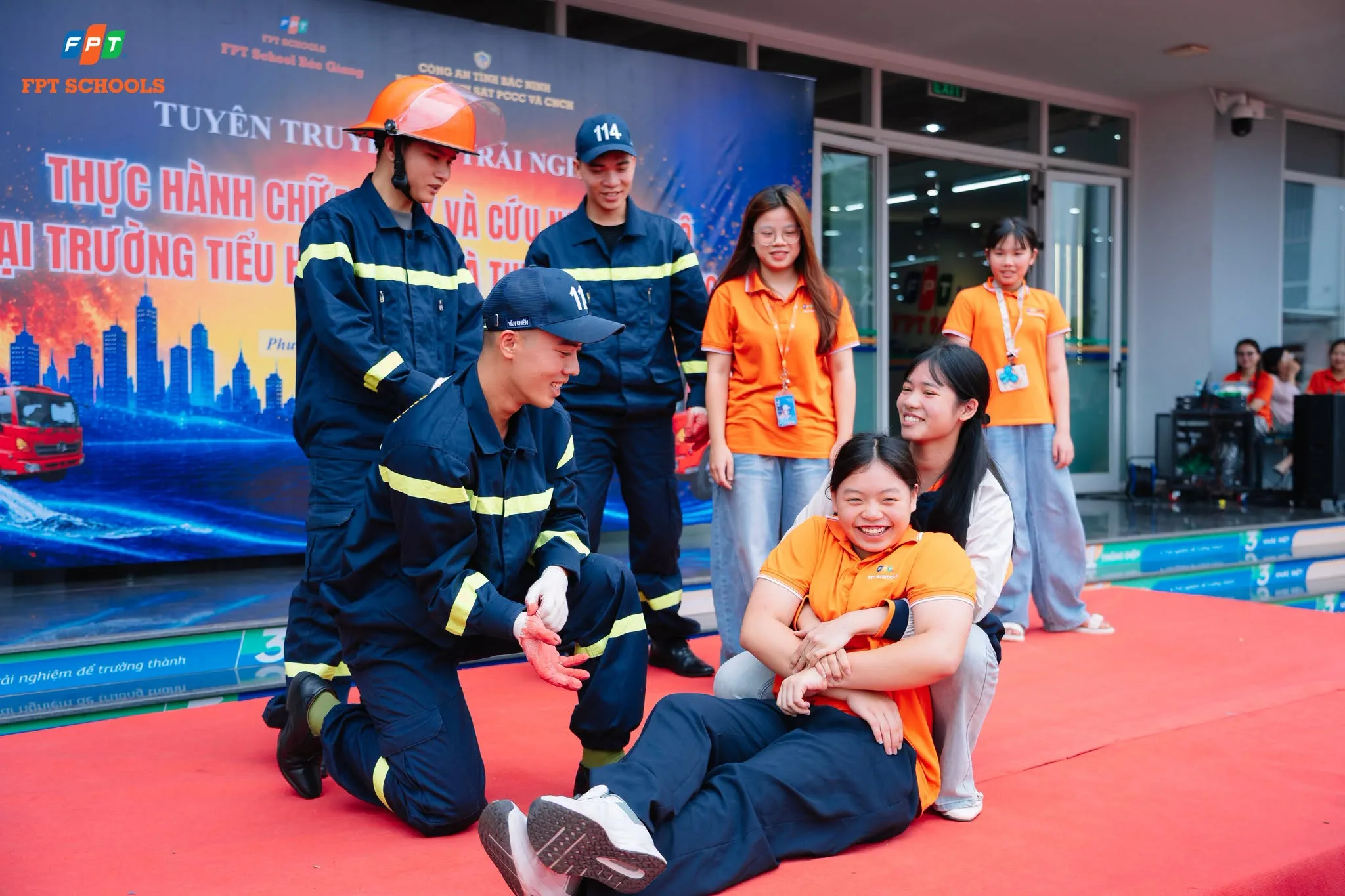 FSCHOOLERS BẮC GIANG TRẢI NGHIỆM THỰC HÀNH PHÒNG CHÁY CHỮA CHÁY & CỨU NẠN, CỨU HỘ | FPT Schools