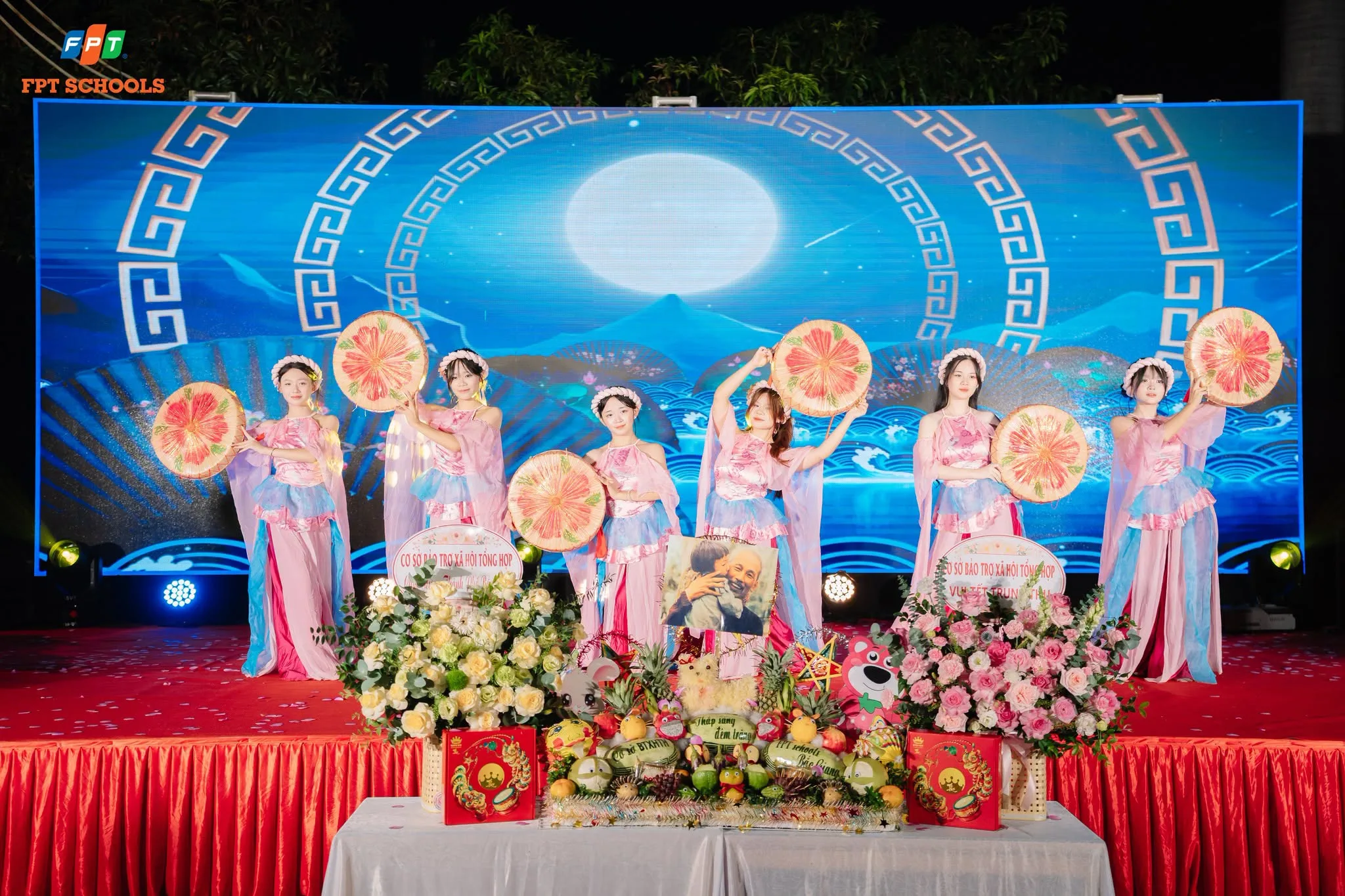 ĐÊM HỘI TRĂNG RẰM: FSCHOOLERS BẮC GIANG LAN TỎA YÊU THƯƠNG TẠI CƠ SỞ BẢO TRỢ XÃ HỘI - FPT Education ĐÊM HỘI TRĂNG RẰM: FSCHOOLERS BẮC GIANG LAN TỎA YÊU THƯƠNG TẠI CƠ SỞ BẢO TRỢ XÃ HỘI | FPT Schools