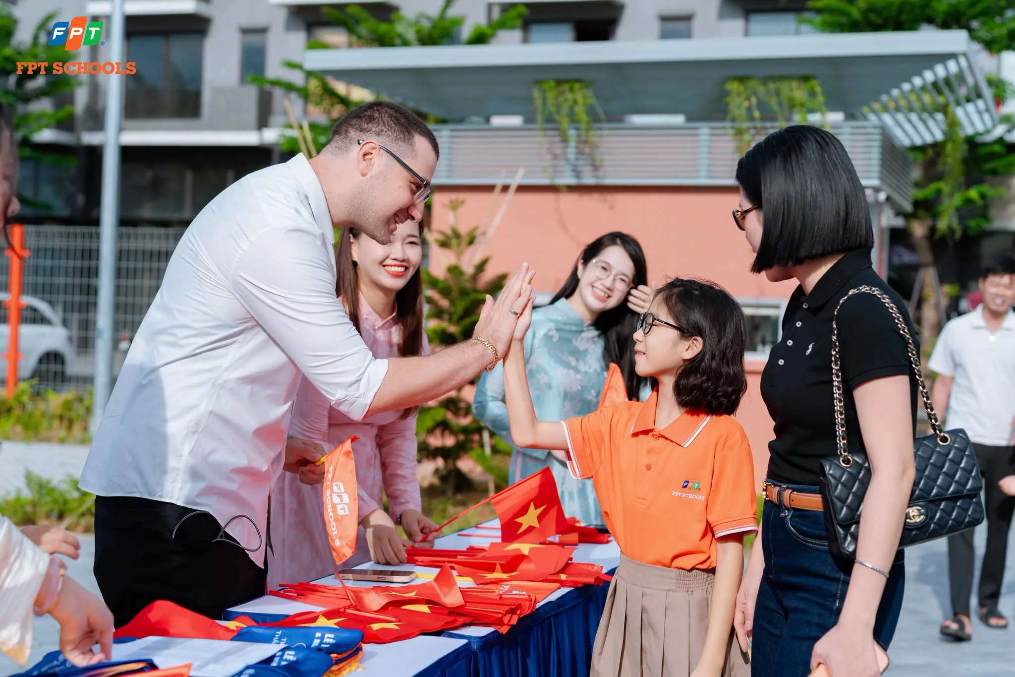 A09 gồm những môn nào và cách chọn khối phù hợp - FPT Education con-khong-tap-trung-hoc