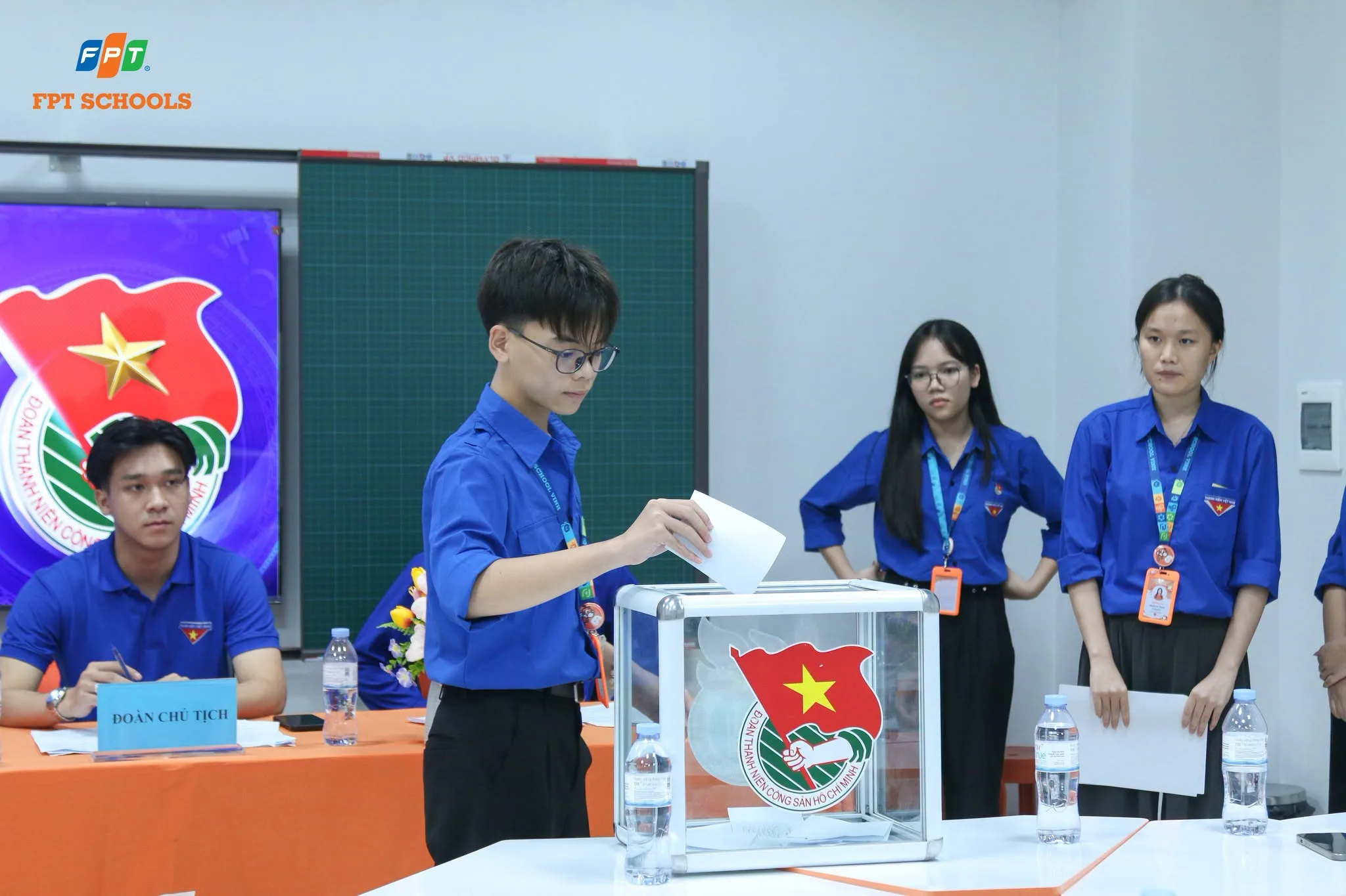 Bầu ban chấp hành Đoàn tại FPT School Vinh.