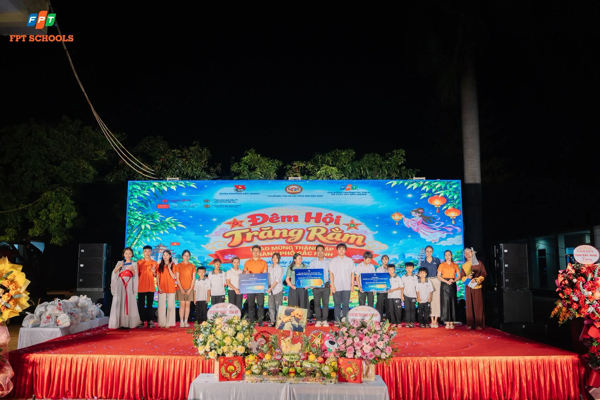 ĐÊM HỘI TRĂNG RẰM: FSCHOOLERS BẮC GIANG LAN TỎA YÊU THƯƠNG TẠI CƠ SỞ BẢO TRỢ XÃ HỘI | FPT Schools