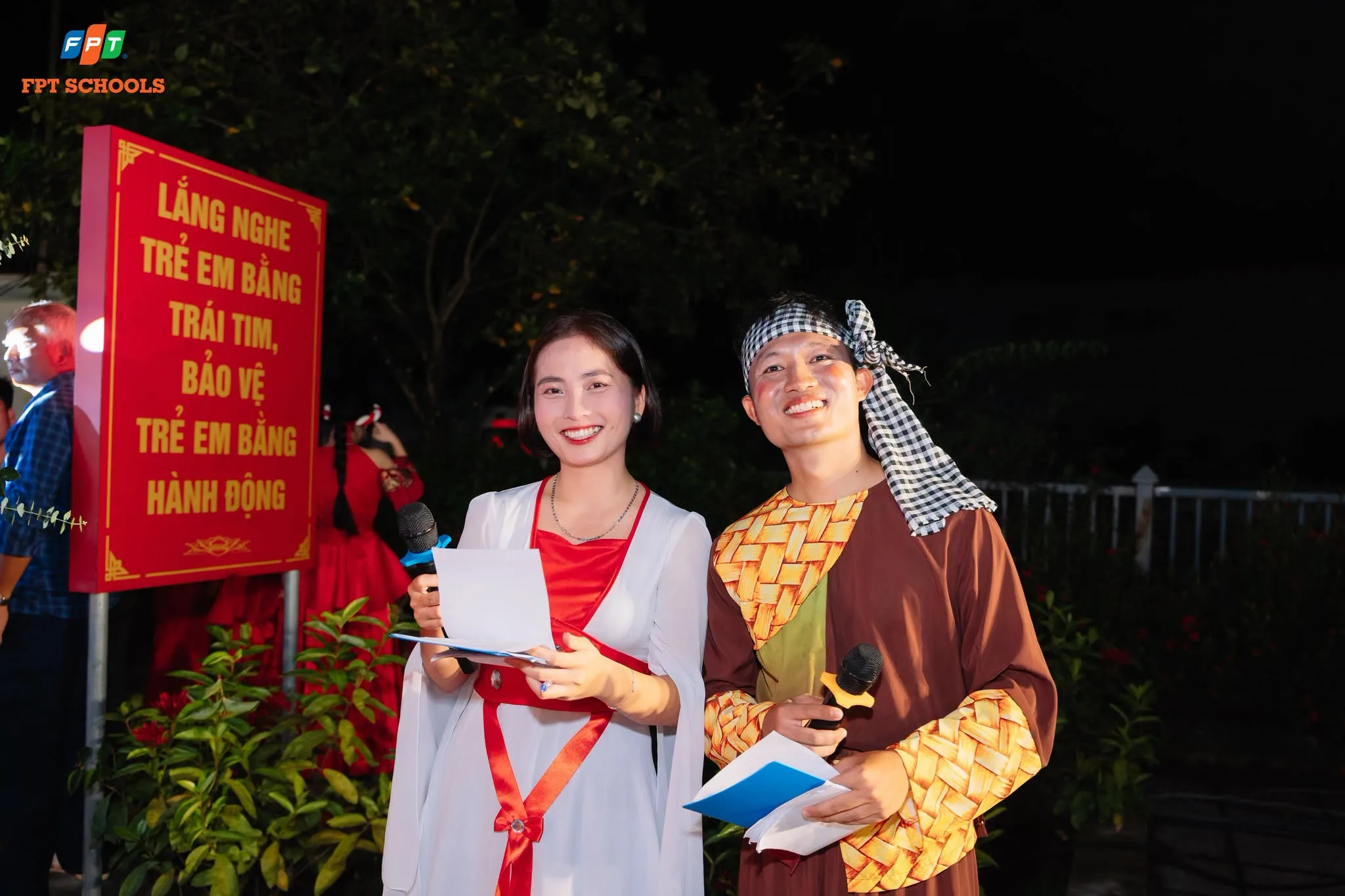 ĐÊM HỘI TRĂNG RẰM: FSCHOOLERS BẮC GIANG LAN TỎA YÊU THƯƠNG TẠI CƠ SỞ BẢO TRỢ XÃ HỘI - FPT Education ĐÊM HỘI TRĂNG RẰM: FSCHOOLERS BẮC GIANG LAN TỎA YÊU THƯƠNG TẠI CƠ SỞ BẢO TRỢ XÃ HỘI | FPT Schools
