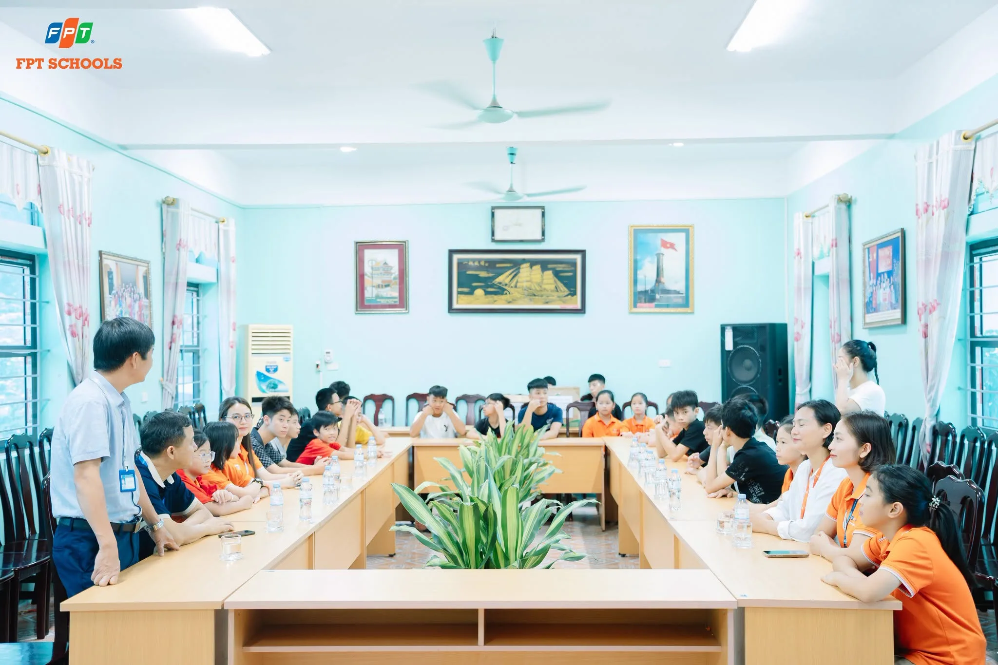 THẮP SÁNG ĐÊM TRĂNG | KHI FSCHOOLERS HỌC CÁCH YÊU THƯƠNG BẰNG NHỮNG HÀNH ĐỘNG NHỎ | FPT Schools