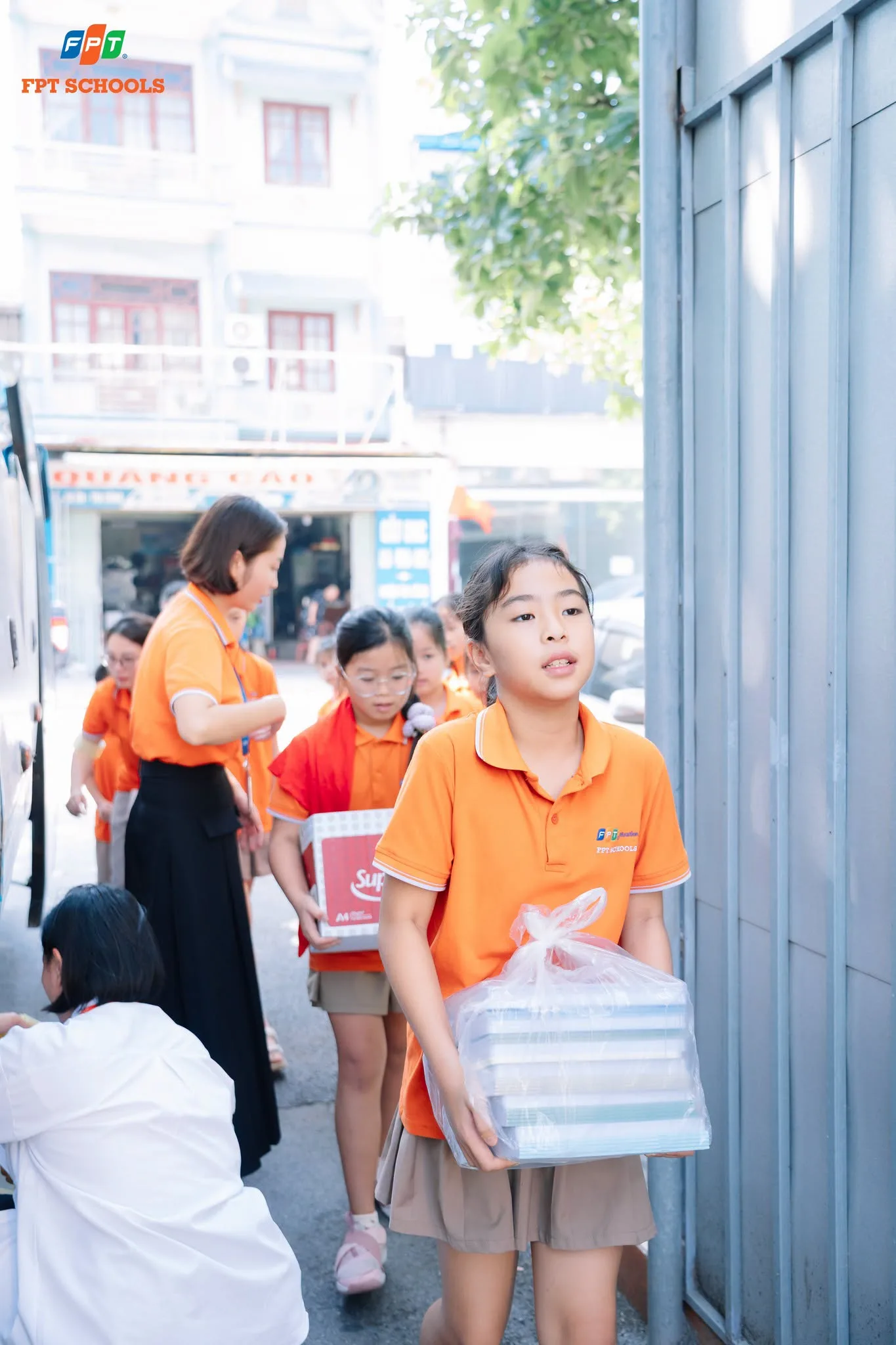 THẮP SÁNG ĐÊM TRĂNG | KHI FSCHOOLERS HỌC CÁCH YÊU THƯƠNG BẰNG NHỮNG HÀNH ĐỘNG NHỎ | FPT Schools