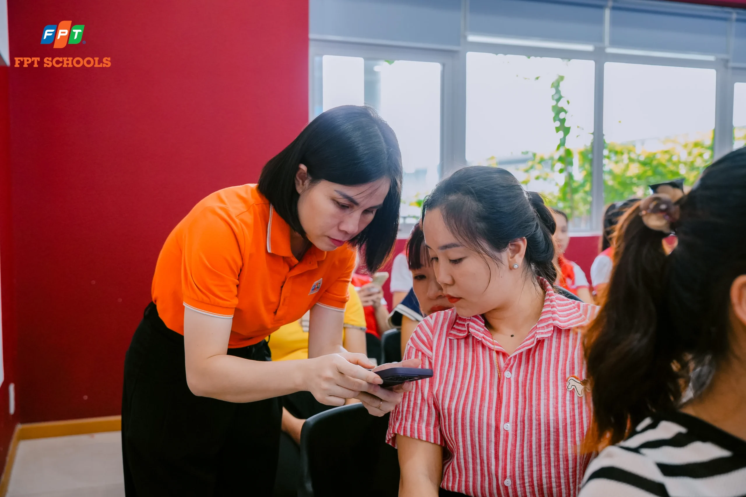 Giáo viên FPT School Thanh Hoá hướng dẫn giáo viên mầm non ứng dụng AI trong giáo dục