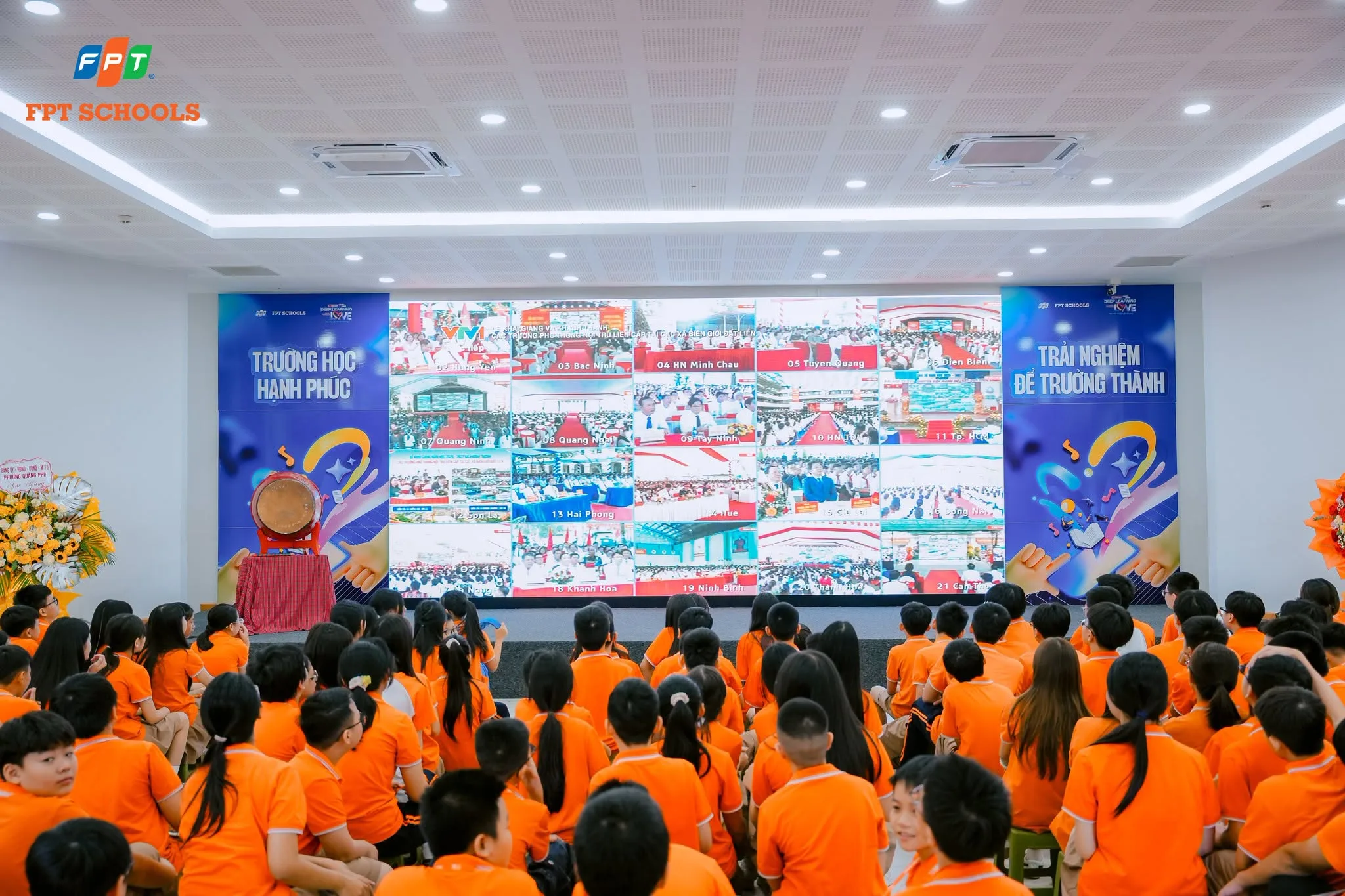 Hòa chung không khí ngày hội tựu trường cả nước, FPT School Thanh Hóa khai giảng năm học 2026-2027 với không khí trang nghiêm của Lễ Khai giảng "Deep Learning With Love" cùng các Fschoolers.