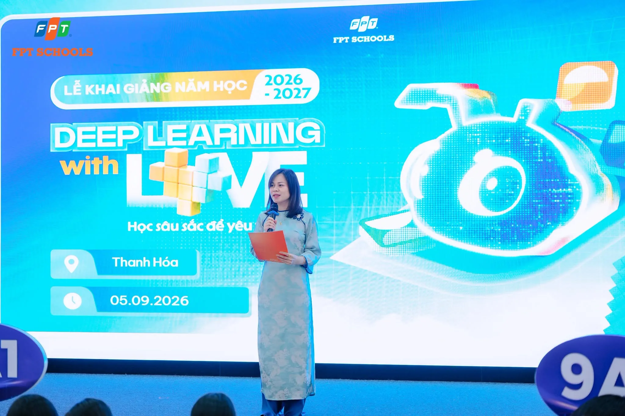 Cô Hà Thị Thu Hiền - Hiệu trưởng nhà trường phát biểu tại Lễ Khai giảng năm học 2026-2027