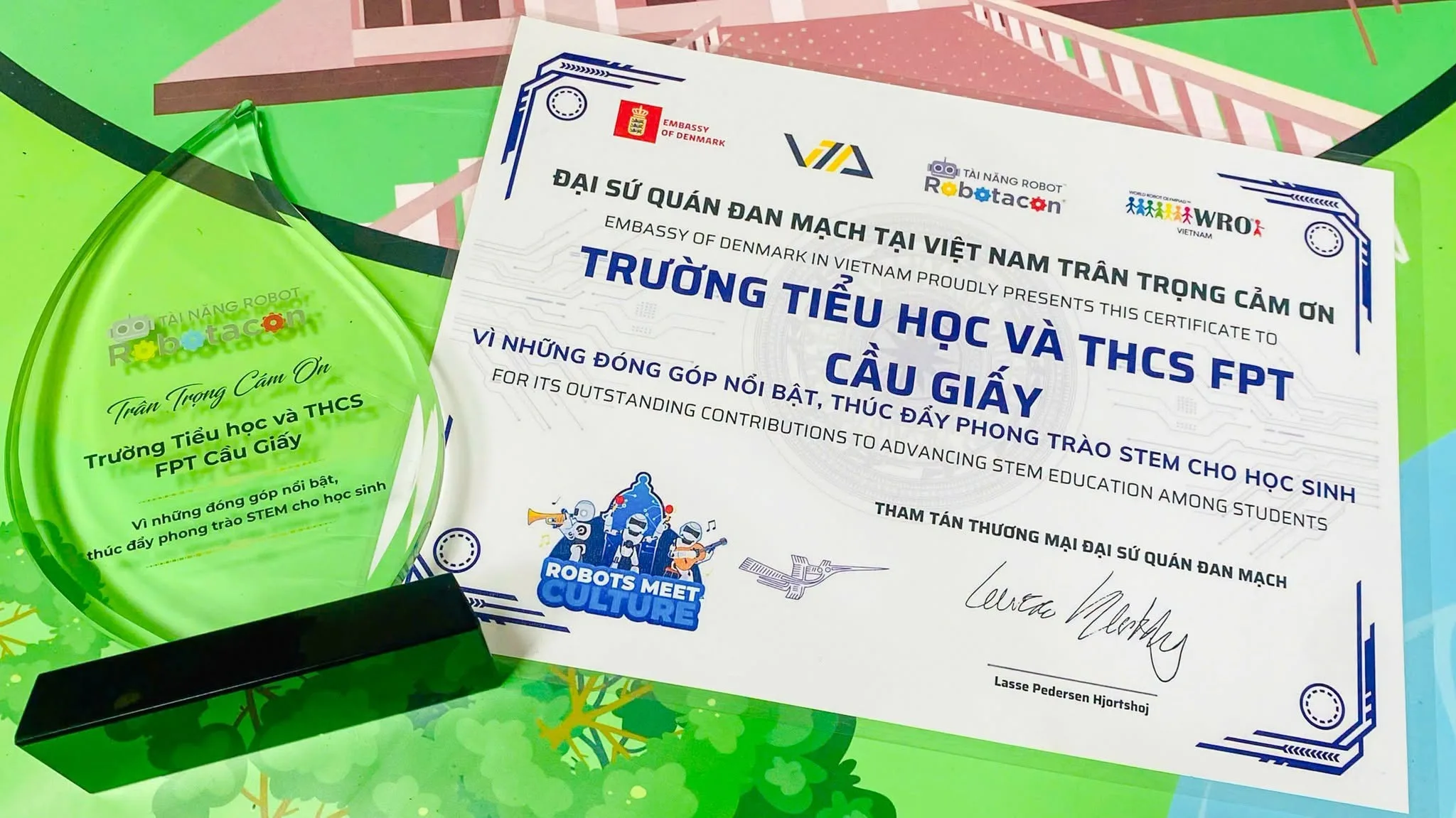 Từ những lần thử - sai đến chứng chỉ Vàng ROBOTACON® WRO® 2026 của 3 FPTers Cầu Giấy  | FPT Schools