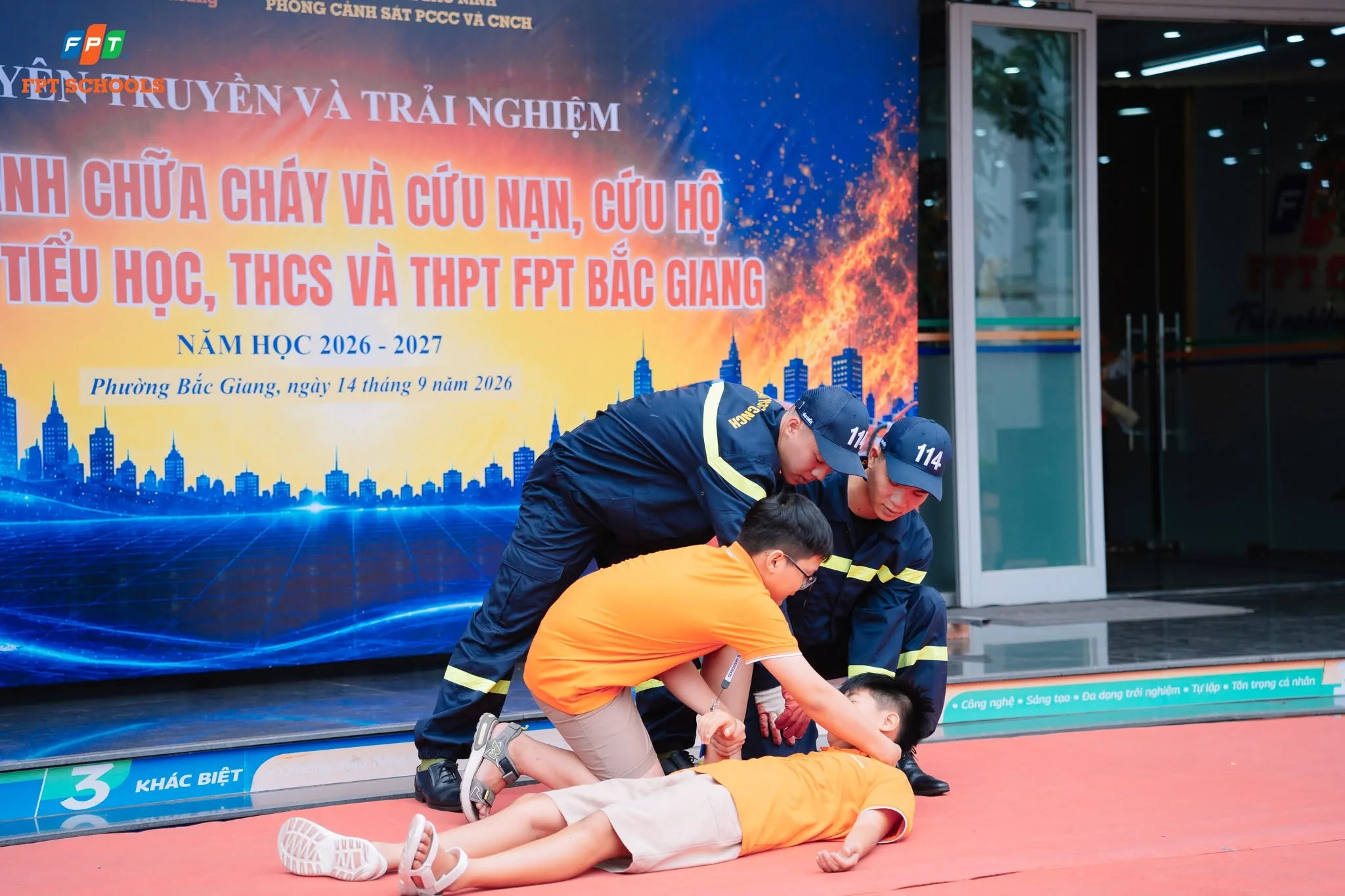 FSCHOOLERS BẮC GIANG TRẢI NGHIỆM THỰC HÀNH PHÒNG CHÁY CHỮA CHÁY & CỨU NẠN, CỨU HỘ | FPT Schools