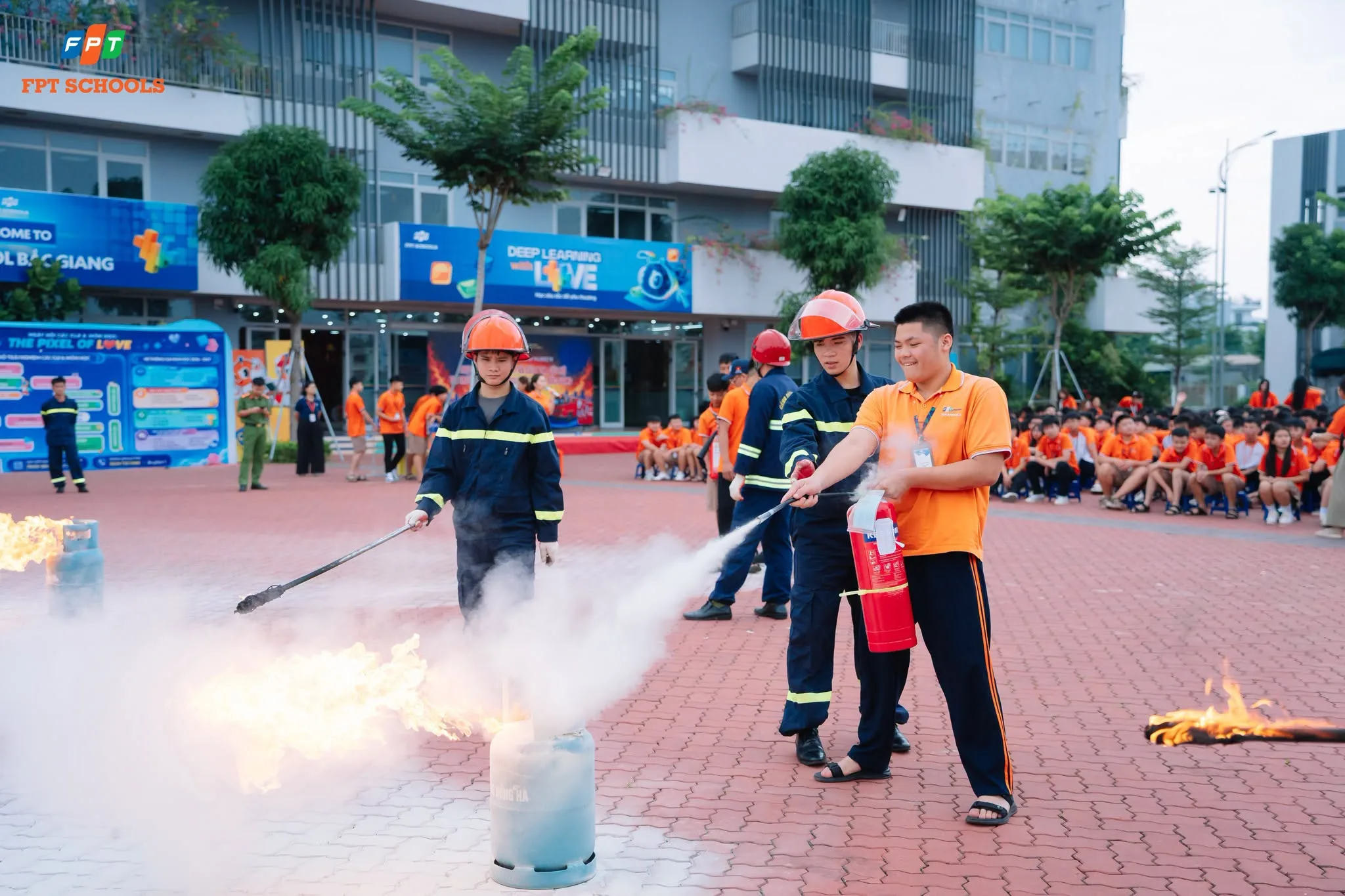 FSCHOOLERS BẮC GIANG TRẢI NGHIỆM THỰC HÀNH PHÒNG CHÁY CHỮA CHÁY & CỨU NẠN, CỨU HỘ | FPT Schools