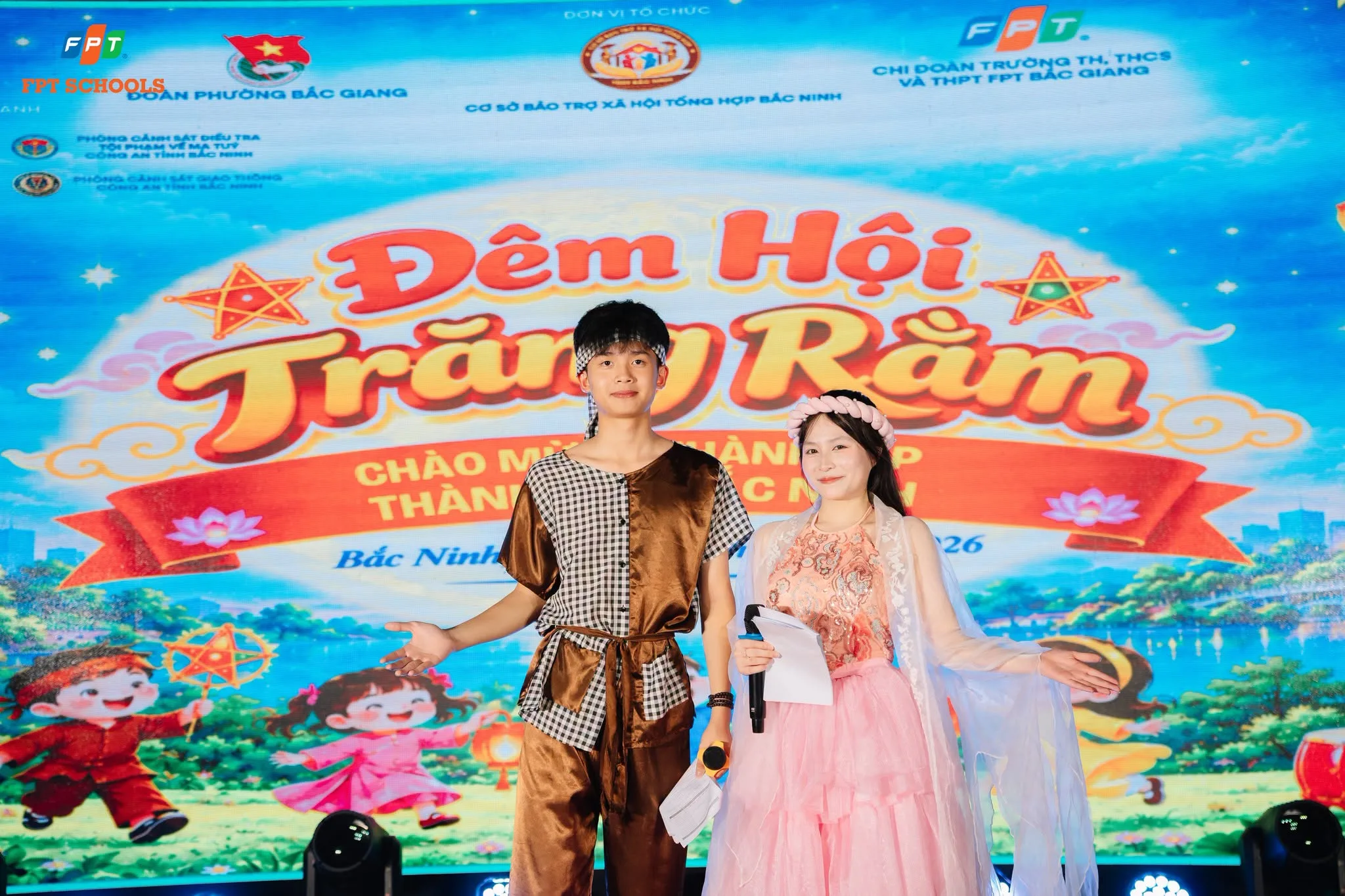 ĐÊM HỘI TRĂNG RẰM: FSCHOOLERS BẮC GIANG LAN TỎA YÊU THƯƠNG TẠI CƠ SỞ BẢO TRỢ XÃ HỘI - FPT Education ĐÊM HỘI TRĂNG RẰM: FSCHOOLERS BẮC GIANG LAN TỎA YÊU THƯƠNG TẠI CƠ SỞ BẢO TRỢ XÃ HỘI | FPT Schools