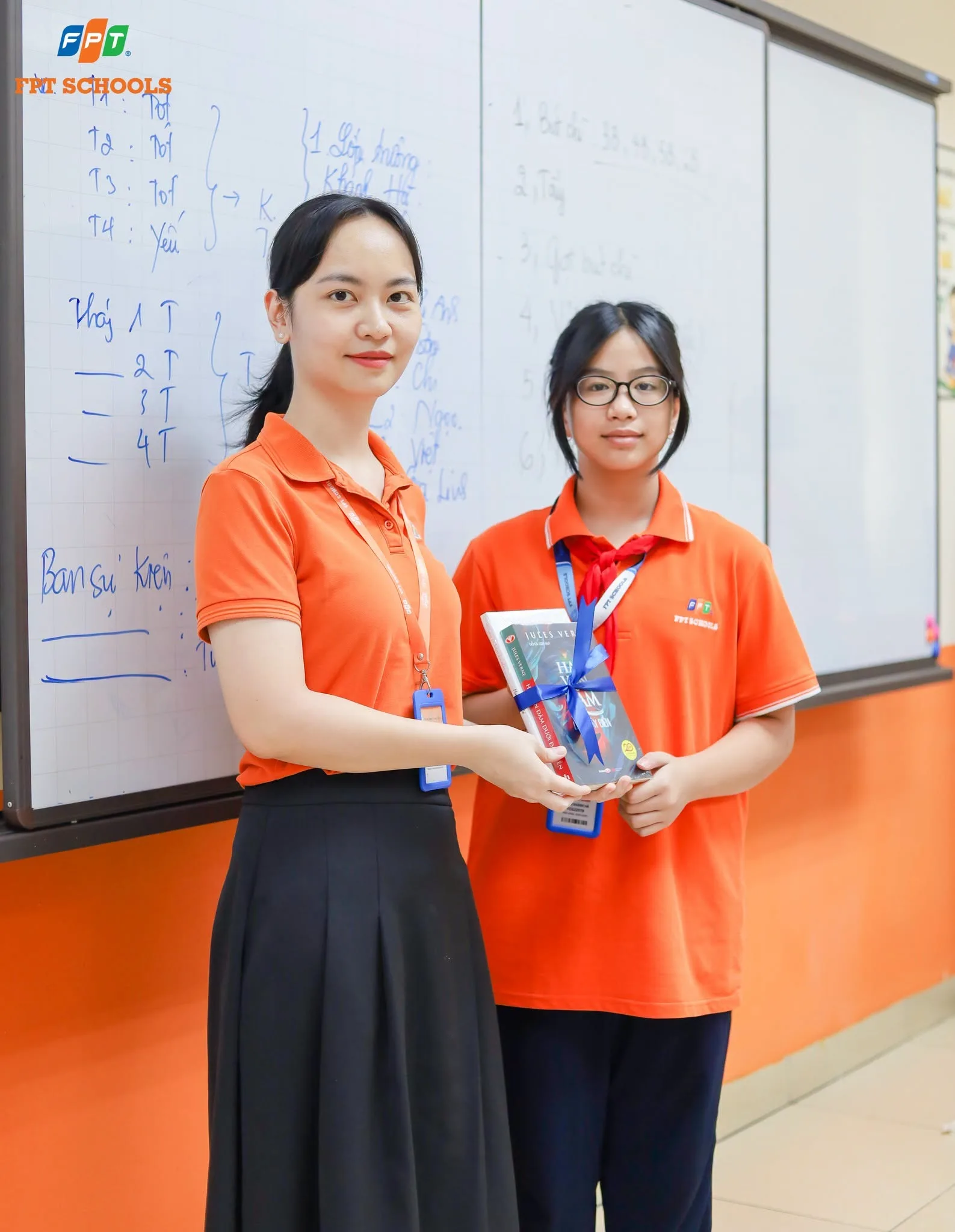 Tặng sách đầu năm học, nuôi dưỡng ước mơ cho các FPTers khối 1 và khối 6  | FPT Schools