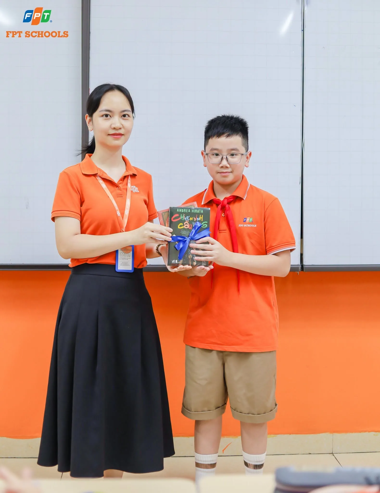 Tặng sách đầu năm học, nuôi dưỡng ước mơ cho các FPTers khối 1 và khối 6  | FPT Schools