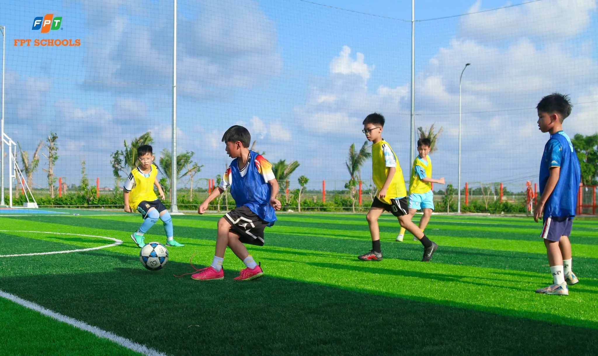 Học sinh FPT School Vinh tranh tài sôi nổi tại Giải bóng đá Học sinh Trung học - FPT Education Học sinh FPT School Vinh tranh tài sôi nổi tại Giải bóng đá Học sinh Trung học | FPT Schools