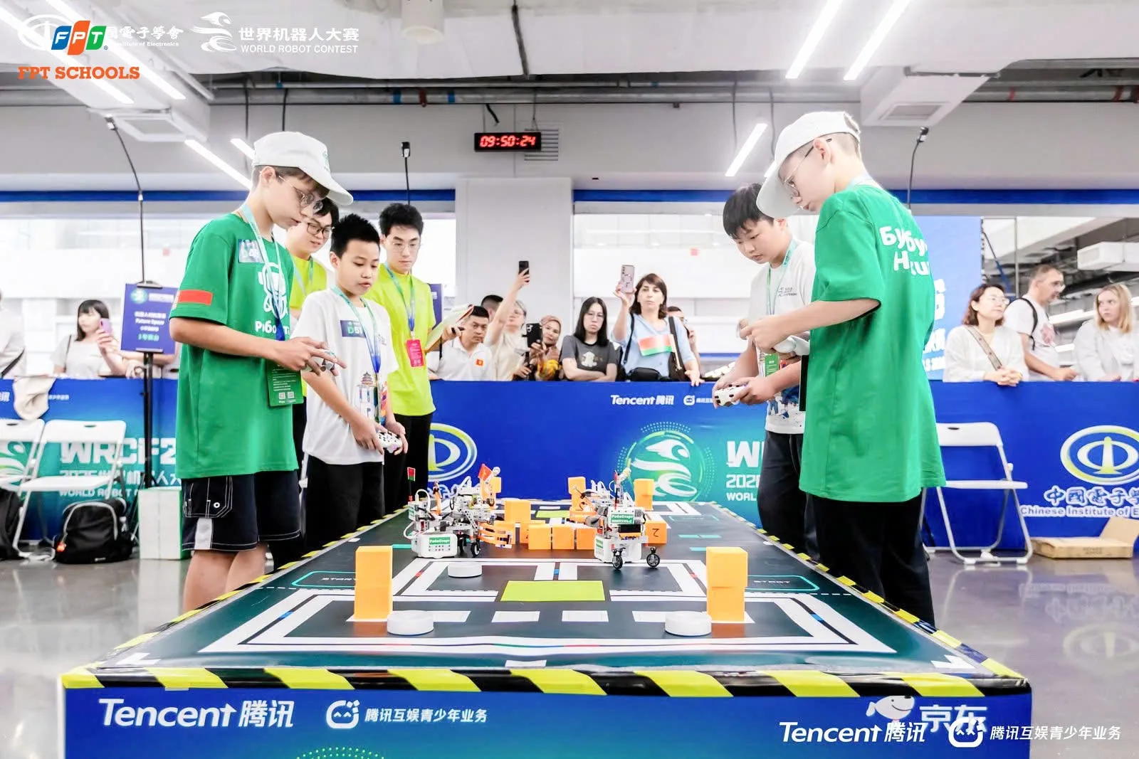 FSCHOOLER BẮC GIANG VÔ ĐỊCH GIẢI ĐẤU ROBOT QUỐC TẾ MWRC 2026 TẠI BẮC KINH | FPT Schools