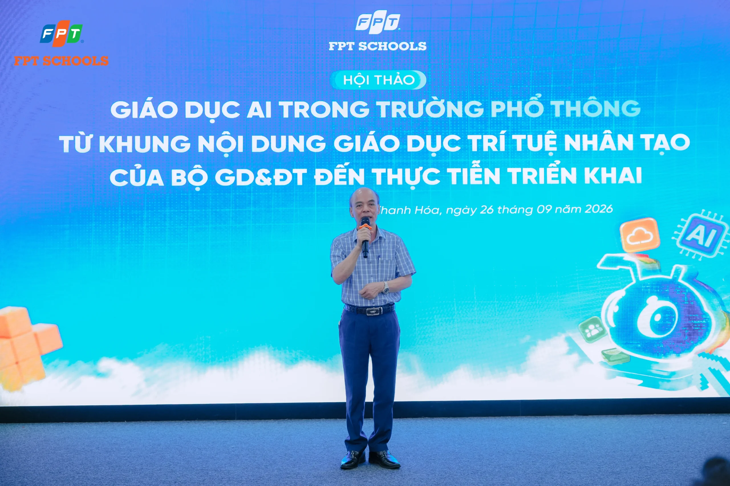 Đồng chí Trịnh Trọng Nam, Trưởng phòng Giáo dục phổ thông, Sở Giáo dục và Đào tạo tỉnh Thanh Hóa phát biểu tại hội thảo