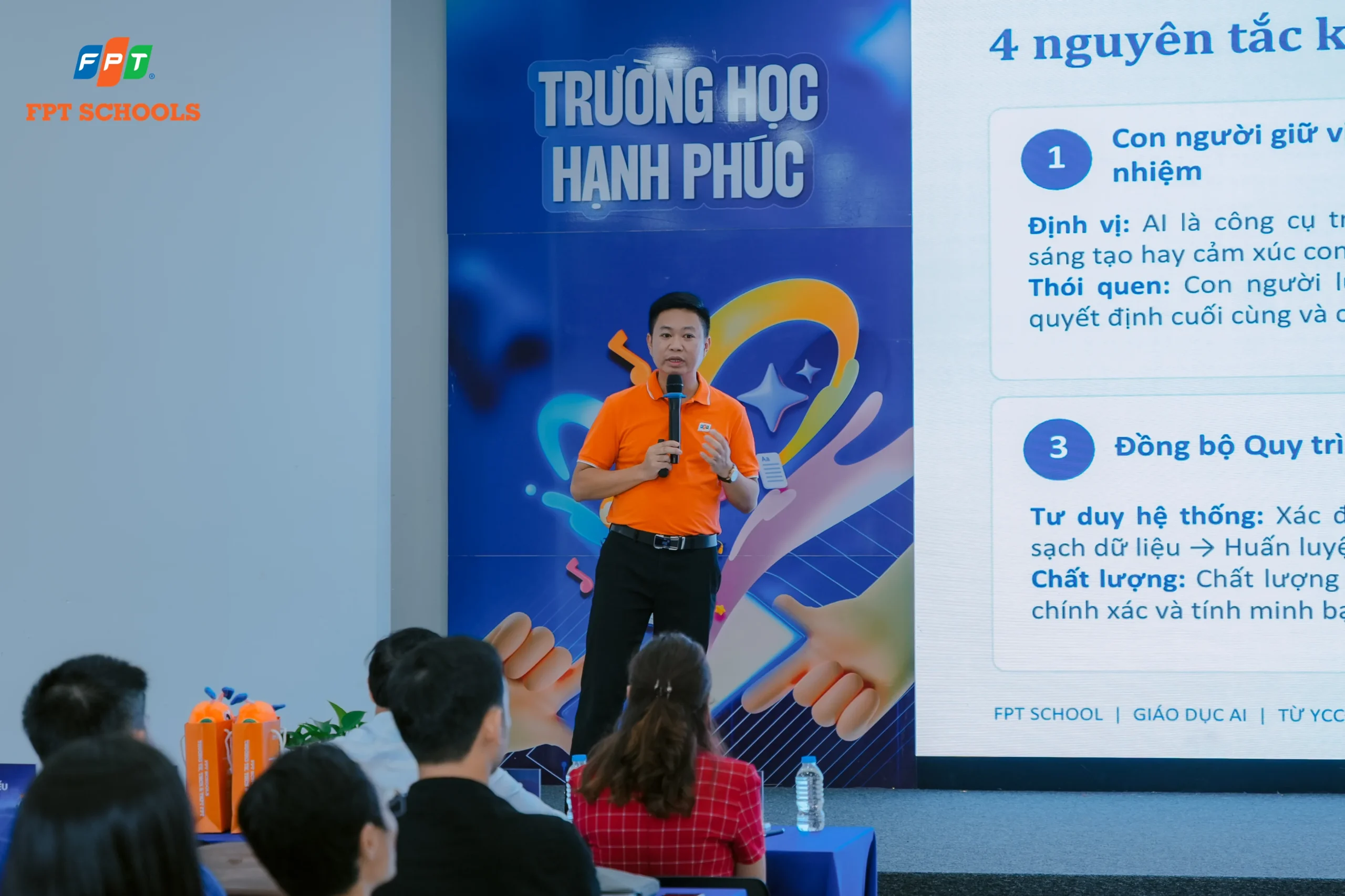 Thầy Khương Thế - Giáo viên Công nghệ 4.0 trình bày tham luận : “Từ yêu cầu cần đạt theo Khung 2422 đến một tiết học AI có thể Chạm – Làm – Kiểm chứng”