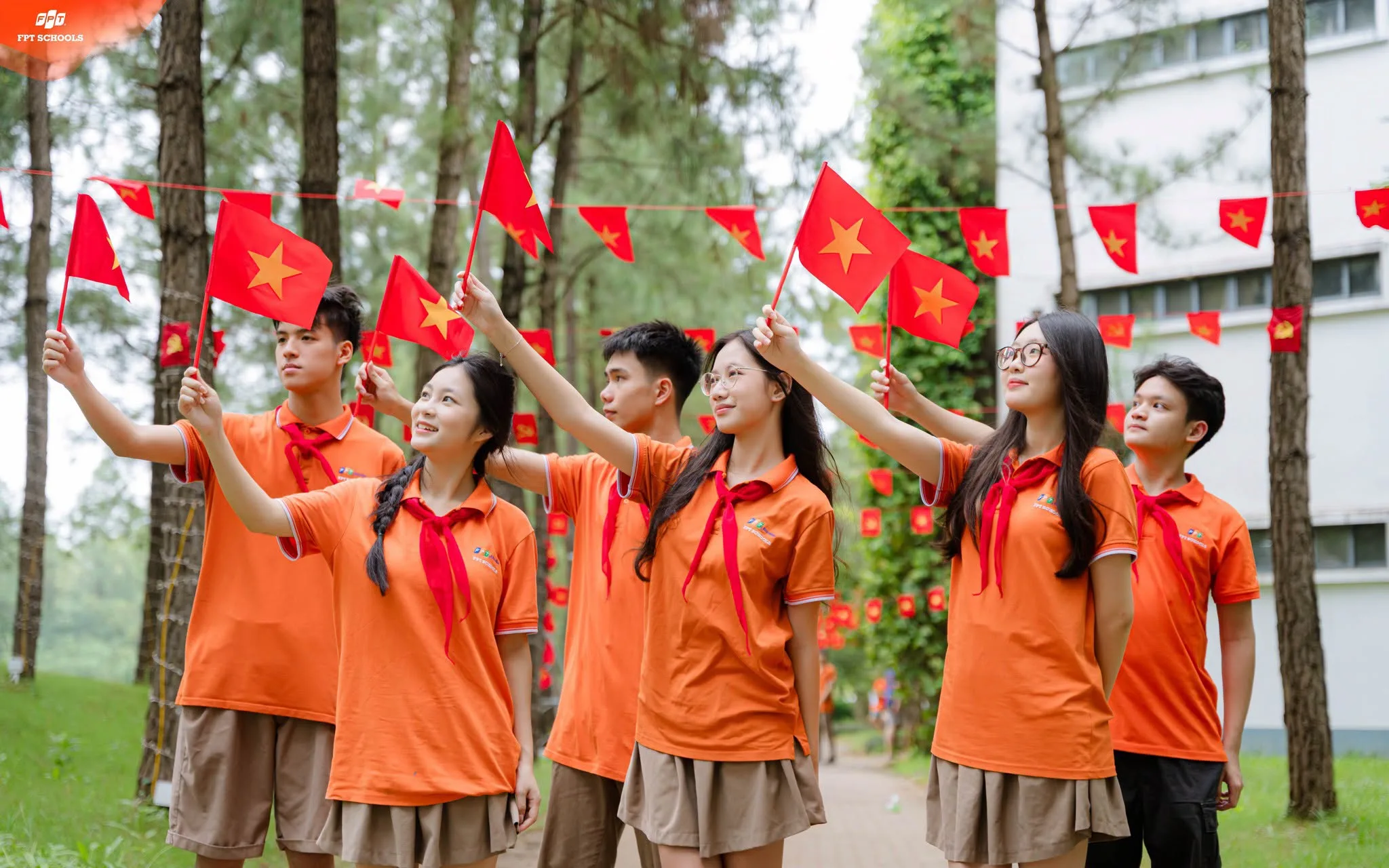Kỹ Năng Lãnh Đạo Nhóm Là Gì? 10 Tố Chất Cần Có Của Lãnh Đạo Giỏi | FPT Schools