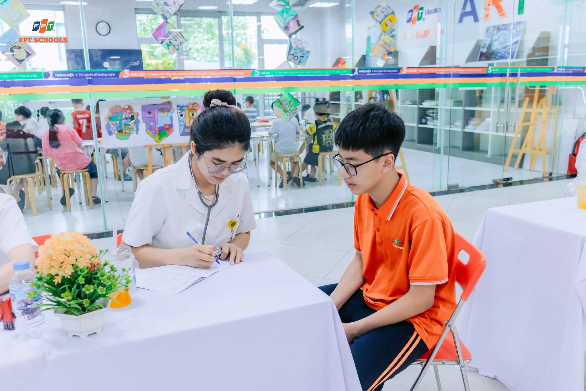 Làm Thế Nào Để Con Hạnh Phúc? Bí Quyết Nuôi Dạy Con Cha Mẹ Cần Biết | FPT Schools