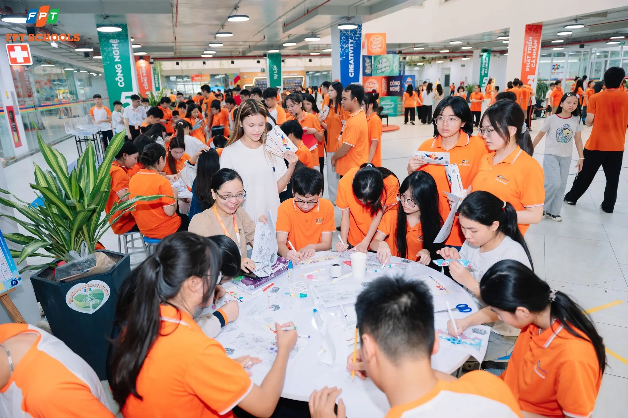 Làm Thế Nào Để Con Hạnh Phúc? Bí Quyết Nuôi Dạy Con Cha Mẹ Cần Biết | FPT Schools