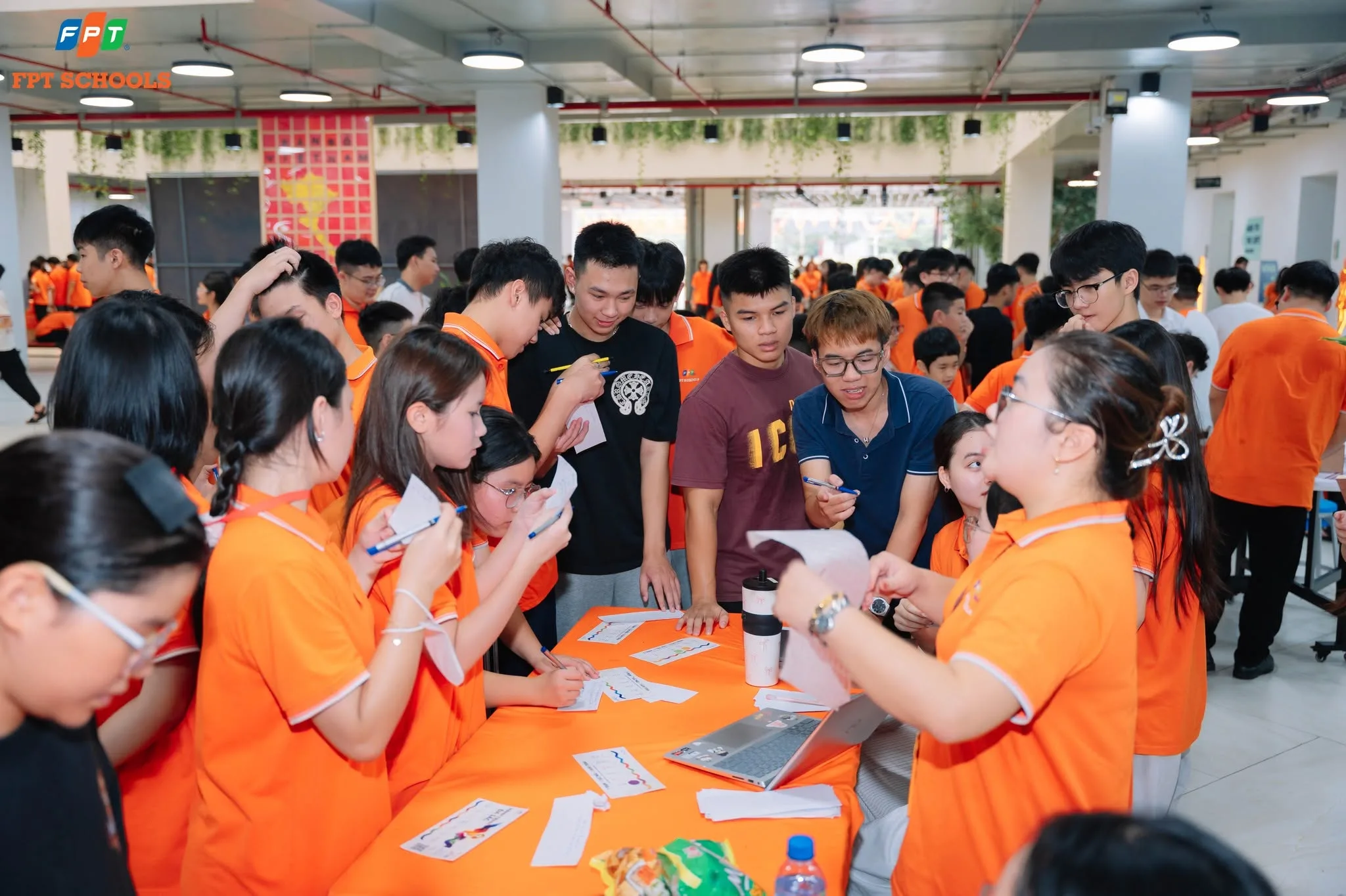 Cho trẻ đi học sớm có tốt không? Lợi ích, rủi ro và lời khuyên cho phụ huynh | FPT Schools