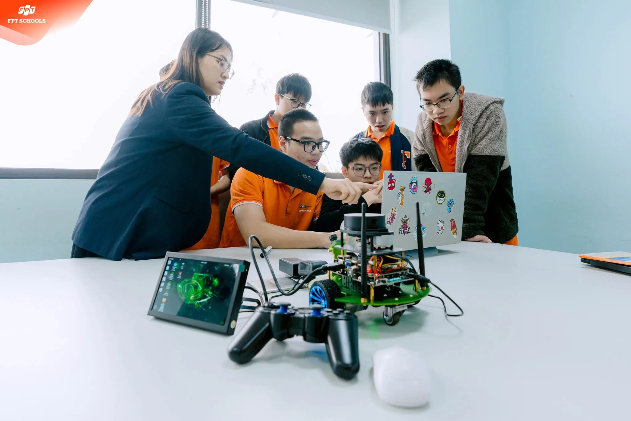 9+ tác hại của ánh sáng xanh từ thiết bị di động không thể bỏ qua | FPT Schools