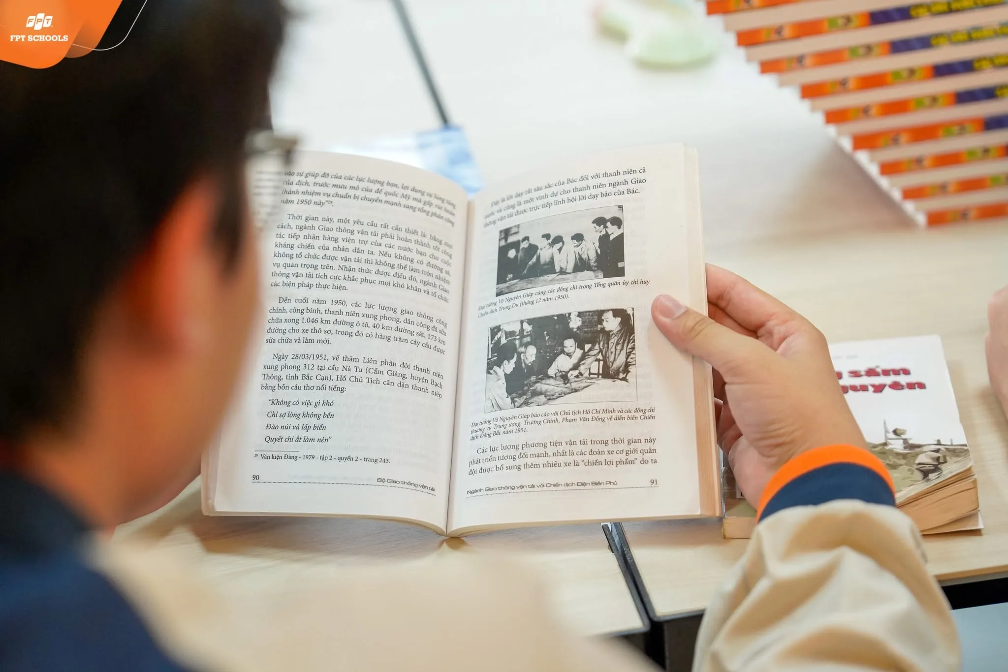Giáo dục nhân văn là gì? Nền tảng hình thành con người toàn diện | FPT Schools