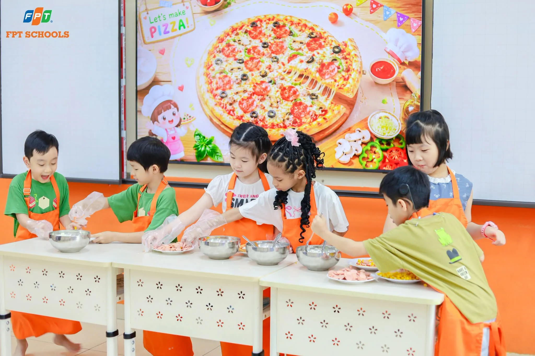 Học thiết kế đồ họa ra trường làm gì? Top 7 công việc dành cho Designer - FPT Education he-thong-truong-pho-thong-fpt-s63