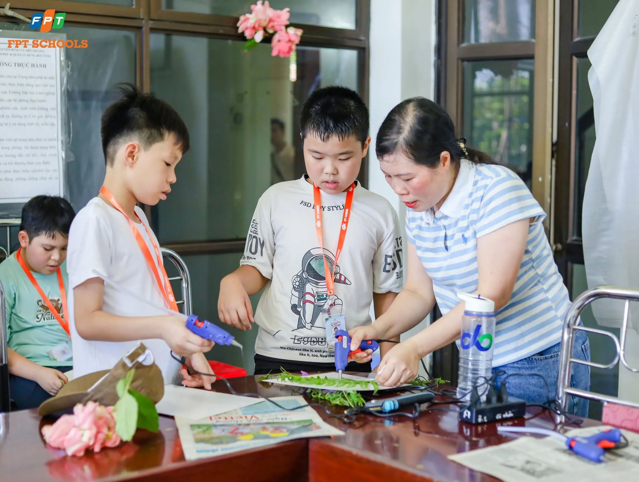 Trẻ hiếu động là gì? Nhận biết và chăm sóc trẻ hiếu động đúng cách - FPT Education he-thong-truong-pho-thong-fpt-s66