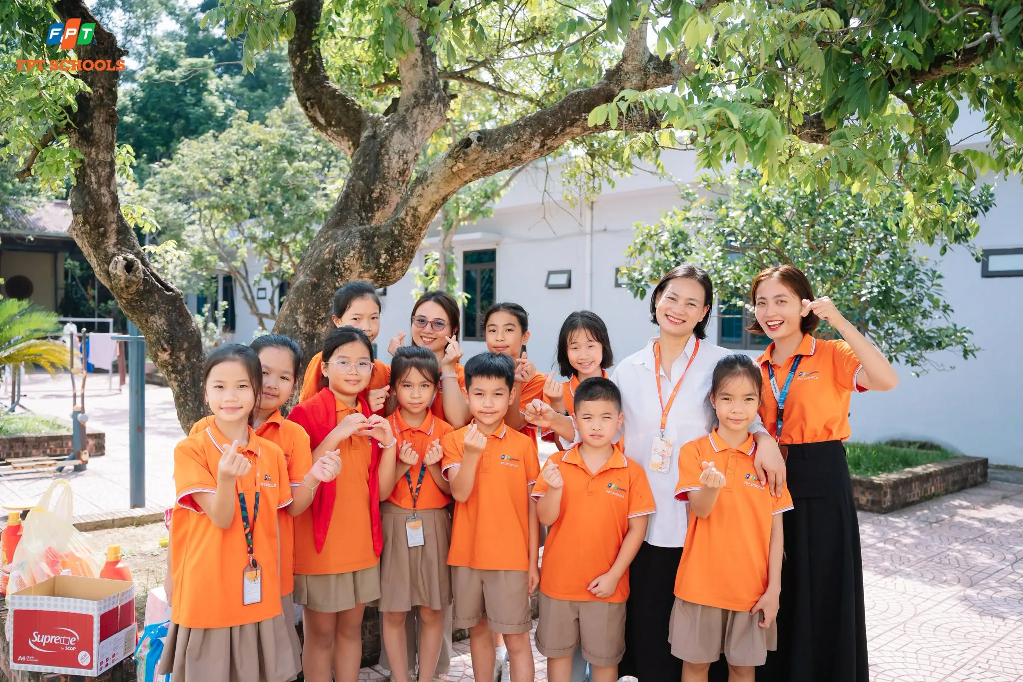THẮP SÁNG ĐÊM TRĂNG | KHI FSCHOOLERS HỌC CÁCH YÊU THƯƠNG BẰNG NHỮNG HÀNH ĐỘNG NHỎ | FPT Schools