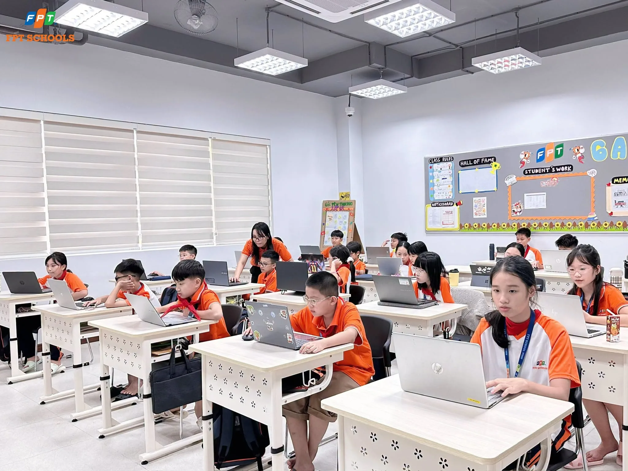 Học sinh FPT School Vinh chủ động học tập, tích cực ứng dụng công nghệ.