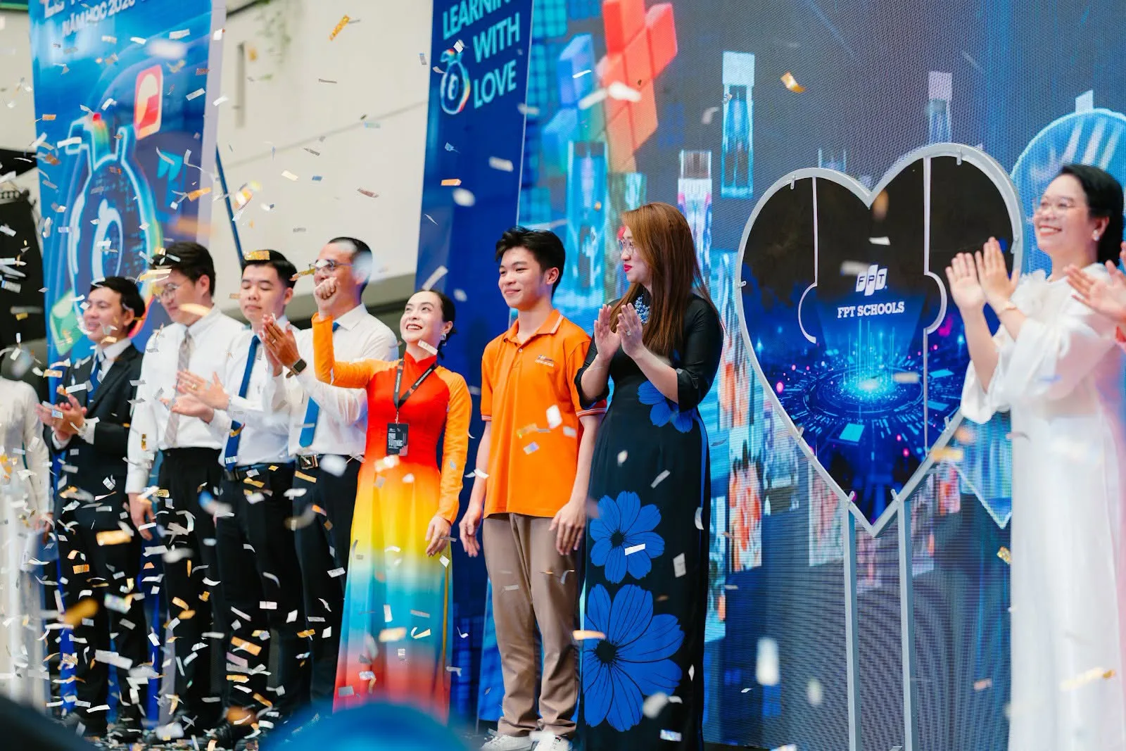 Lễ Khai giảng Phổ Thông FPT Cần Thơ Năm Học 2026-2027: Mở đầu hành trình "Deep Learning with Love" của hơn 700 Fschoolers | FPT Schools