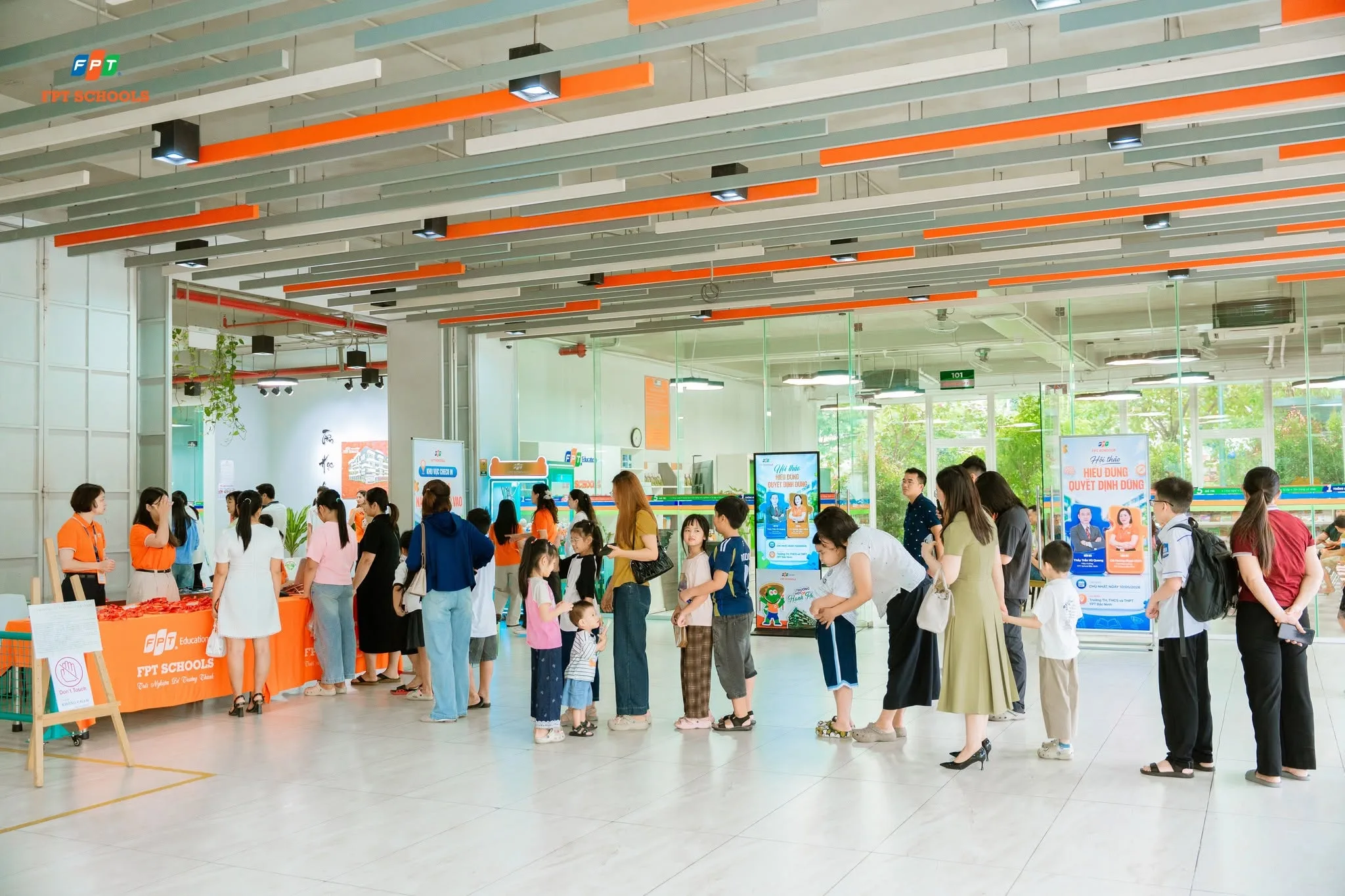 Không khí nhộn nhịp với chuỗi sự kiện đặc biệt ngày 10/5 tại FPT School Bắc Ninh | FPT Schools