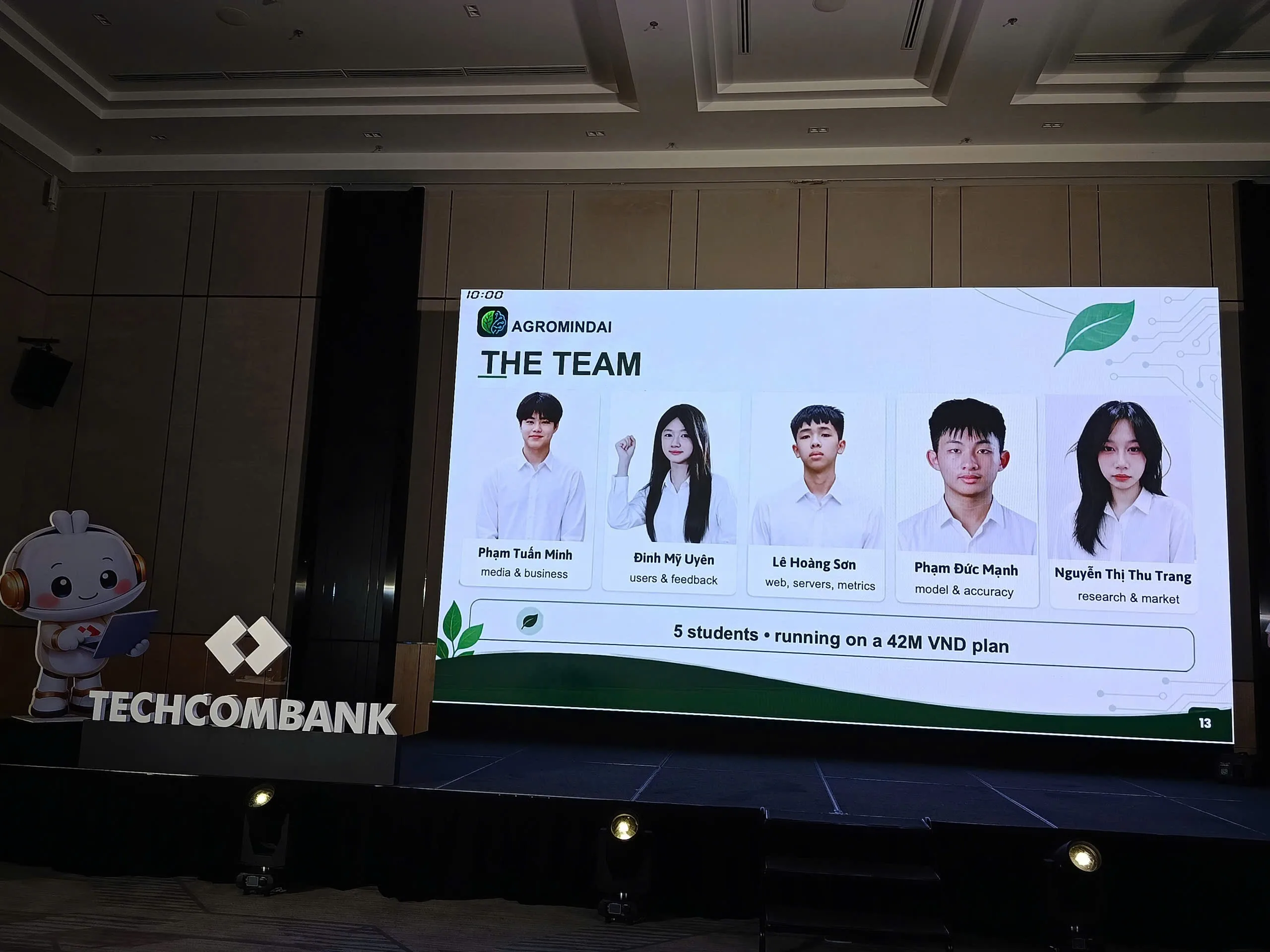 Học sinh FPT Schools tỏa sáng rực rỡ tại Đấu trường AI kinh doanh The NextX 2026 | FPT Schools