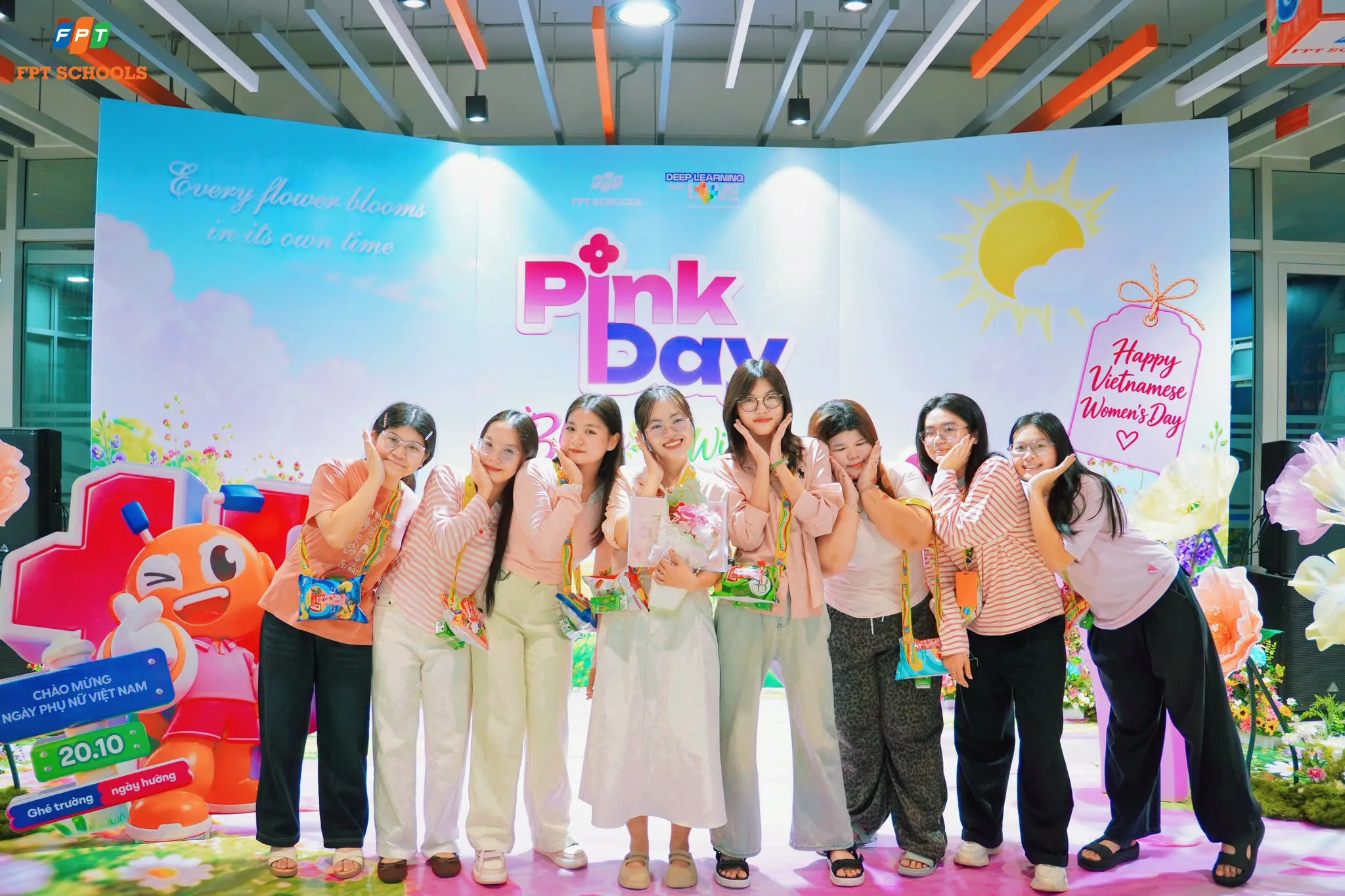 BLOOM WITHIN – Học sinh FPT School Long Vân gửi trọn yêu thương mùa 20/10 | FPT Schools