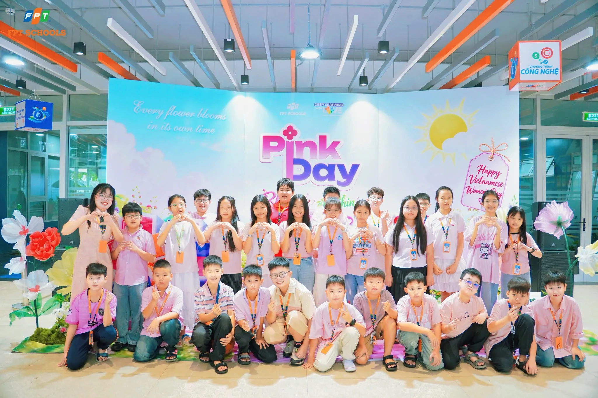 BLOOM WITHIN – Học sinh FPT School Long Vân gửi trọn yêu thương mùa 20/10 | FPT Schools