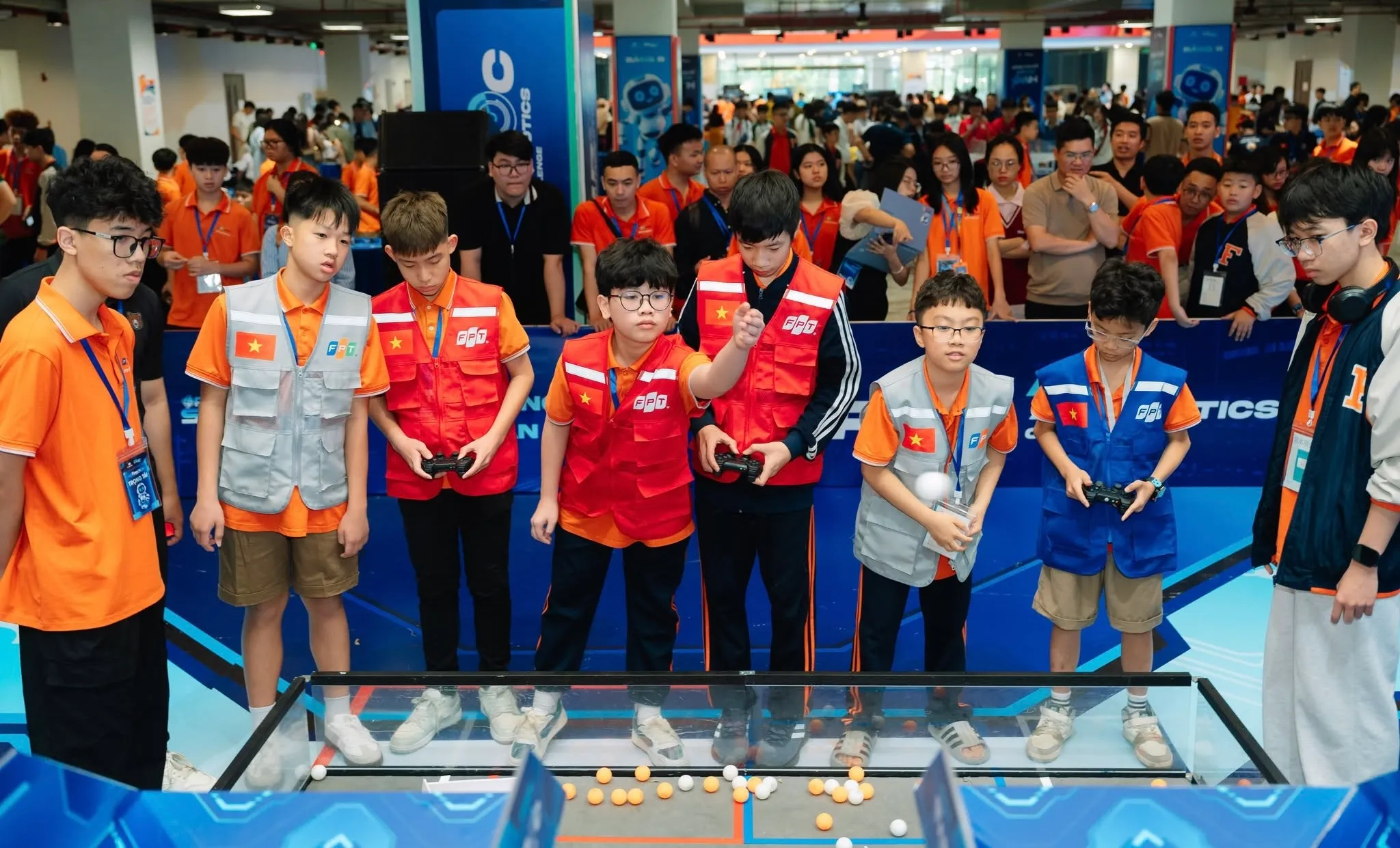 Sân chơi STEM và AI của FPT Schools lần đầu đón học sinh ngoài hệ thống - FPT Education Học sinh tham gia chung kết FANROC trong khuôn khổ ngày hội toàn quốc Open STEM Day 2026